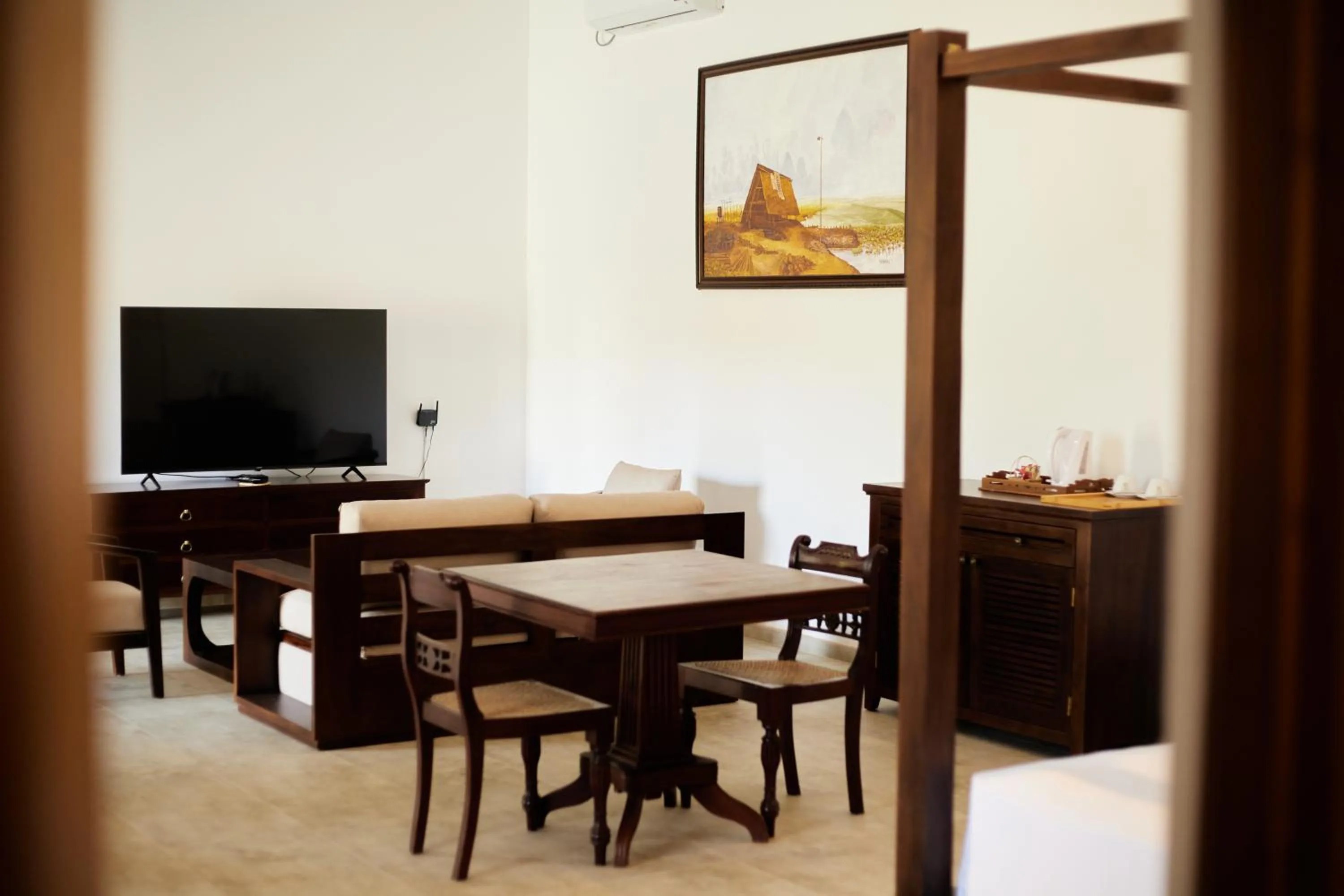 TV and multimedia in Villa White Queen Resort & Spa