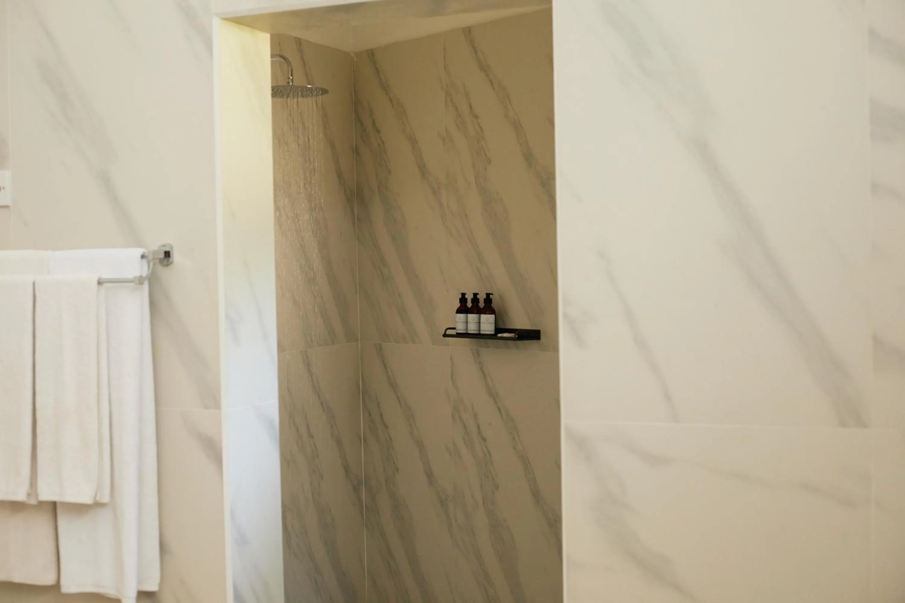 Shower in Villa White Queen Resort & Spa