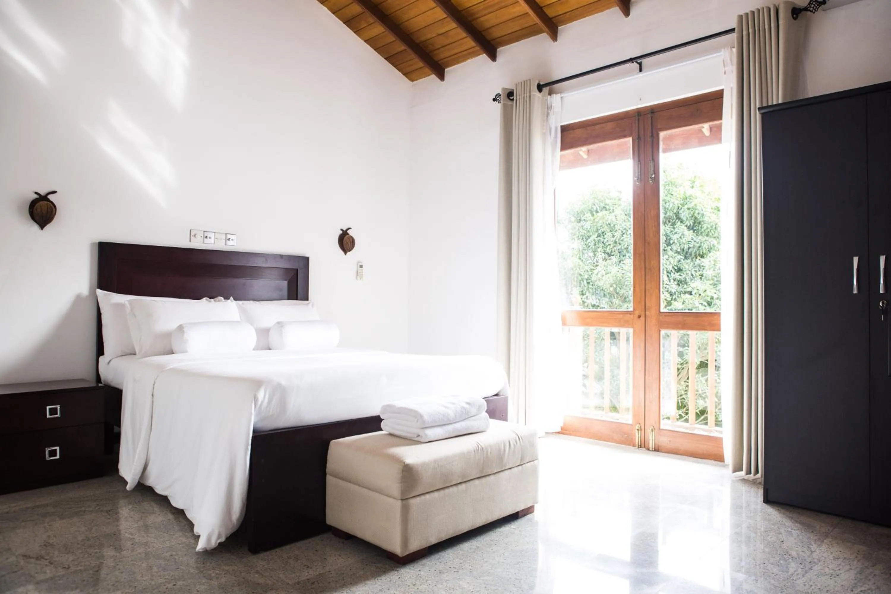 Bed in Villa White Queen Resort & Spa