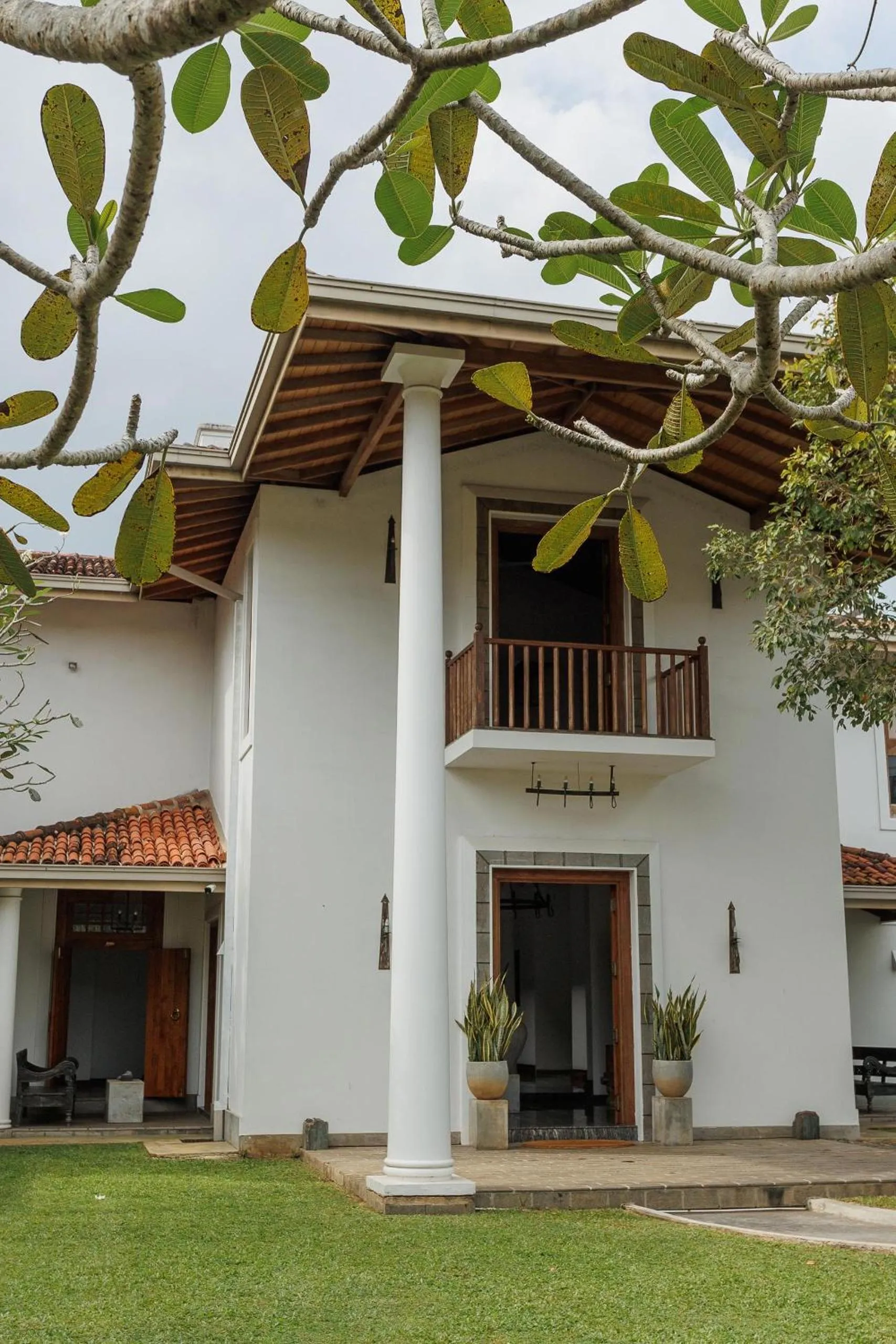 Property building in Villa White Queen Resort & Spa