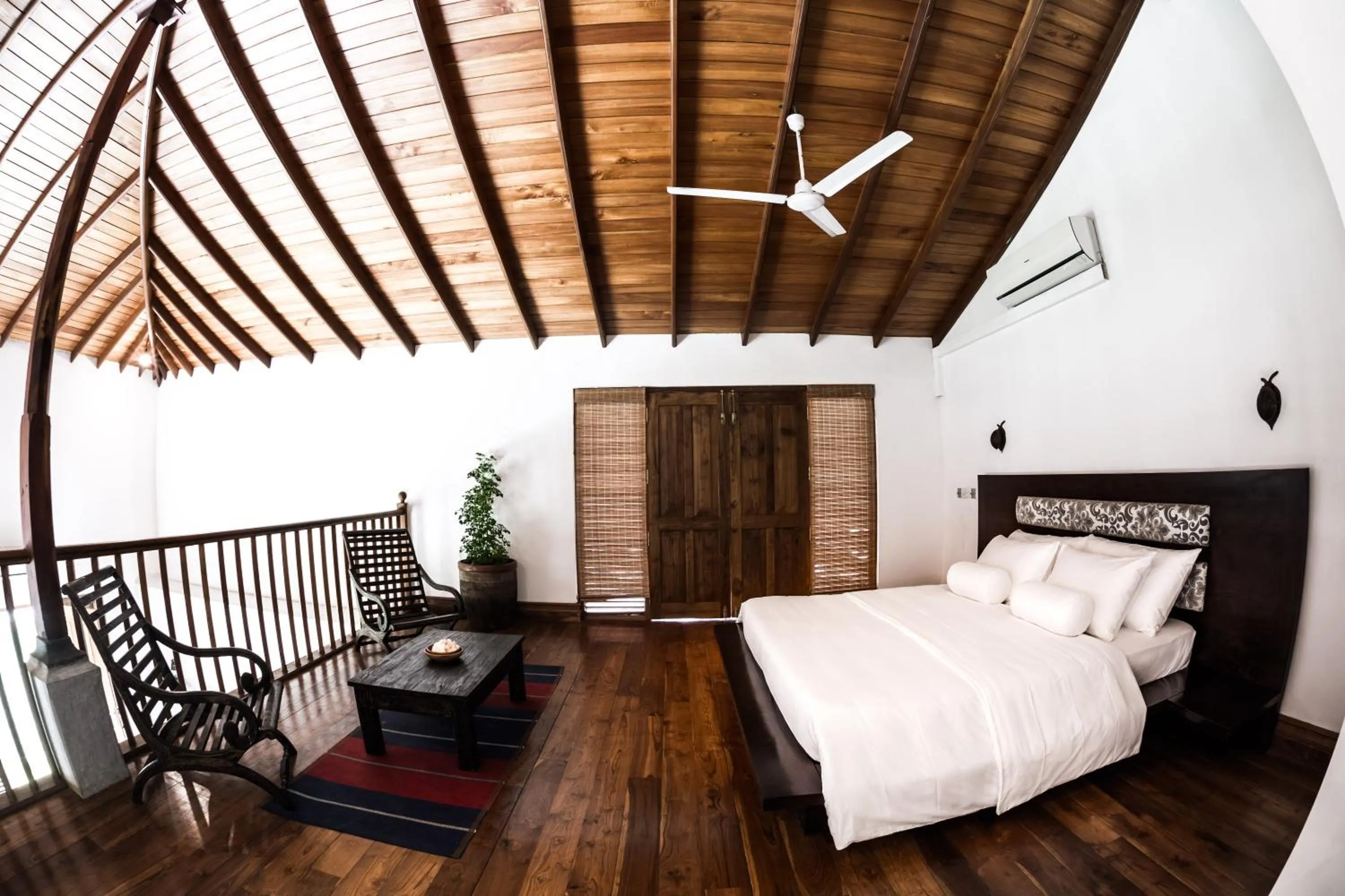 Bed in Villa White Queen Resort & Spa