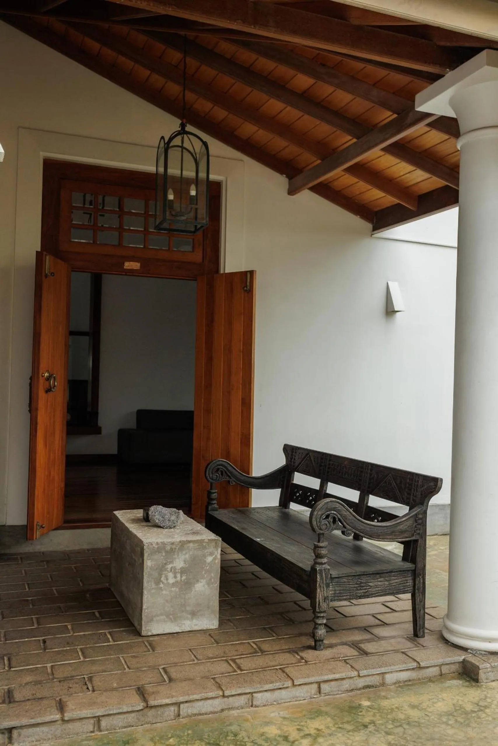 Property building in Villa White Queen Resort & Spa