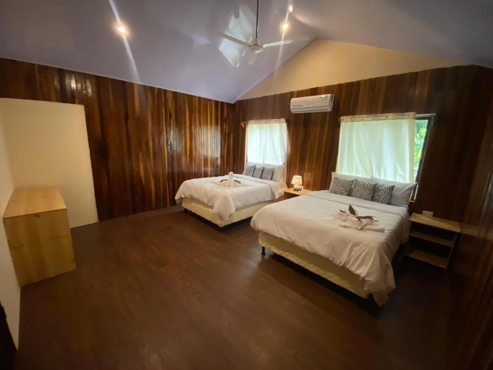 Bed in Grand Park Manuel Antonio - Adults Only