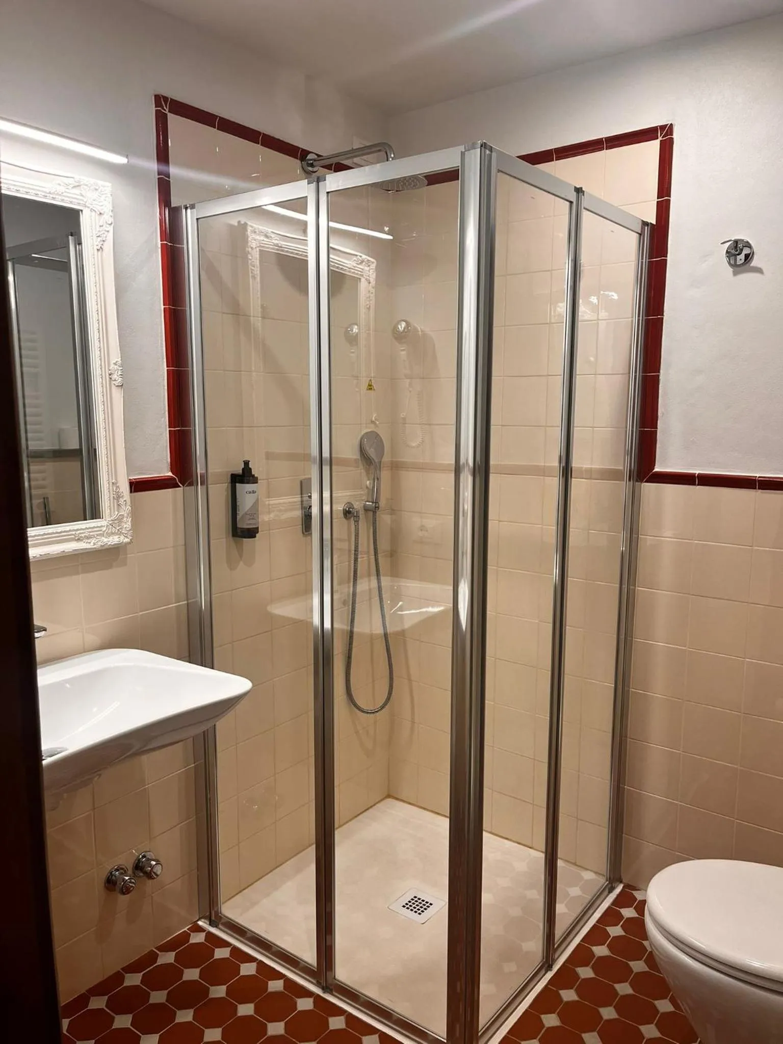 Shower in Hotel Nizza