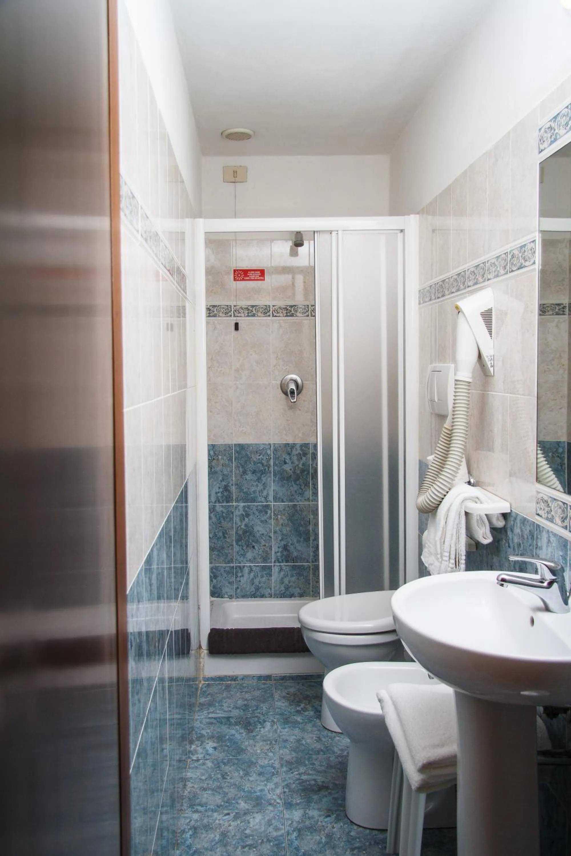 Shower in Hotel Nizza