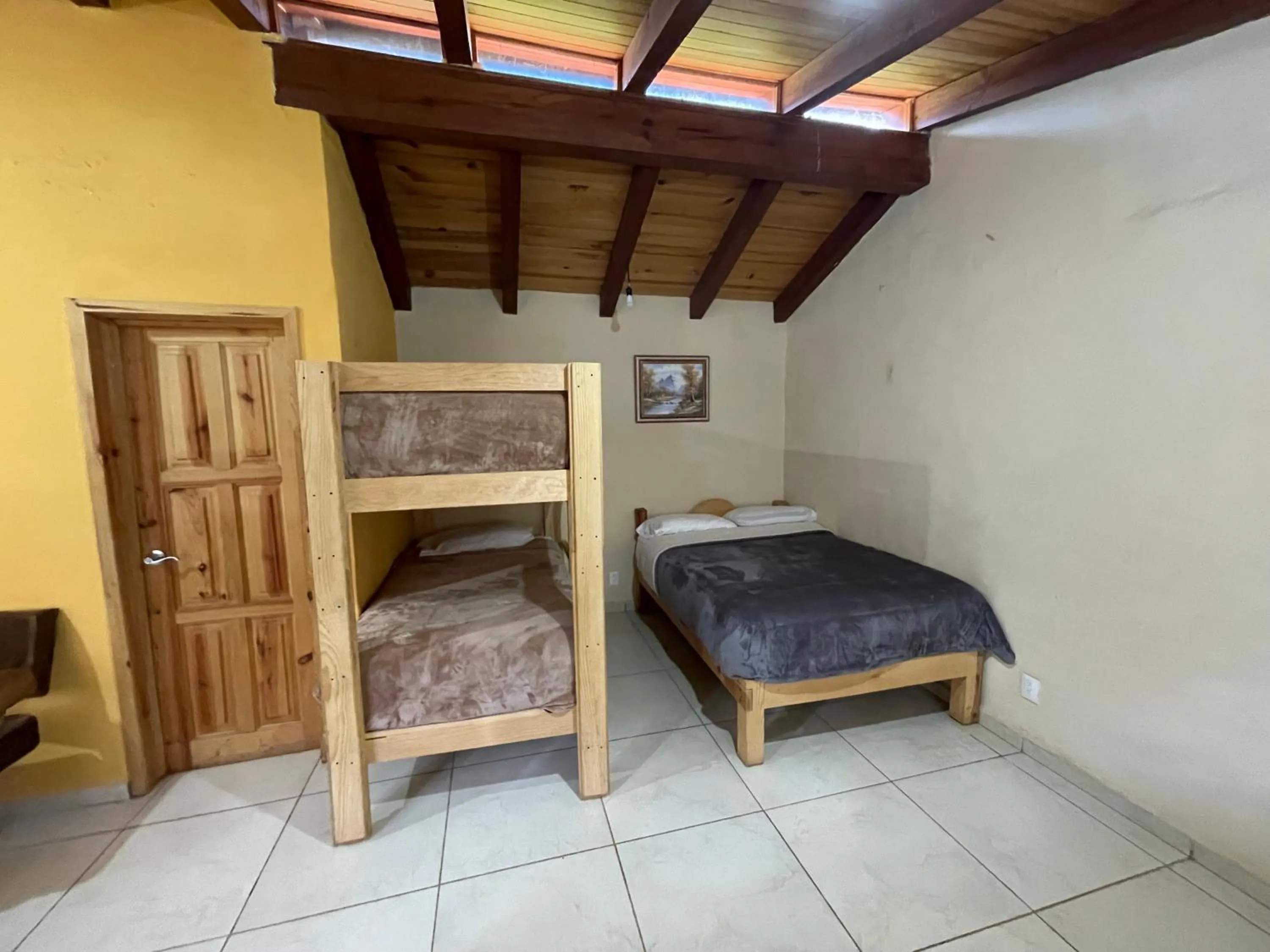 Photo of the whole room, Bed in Los Pirineos