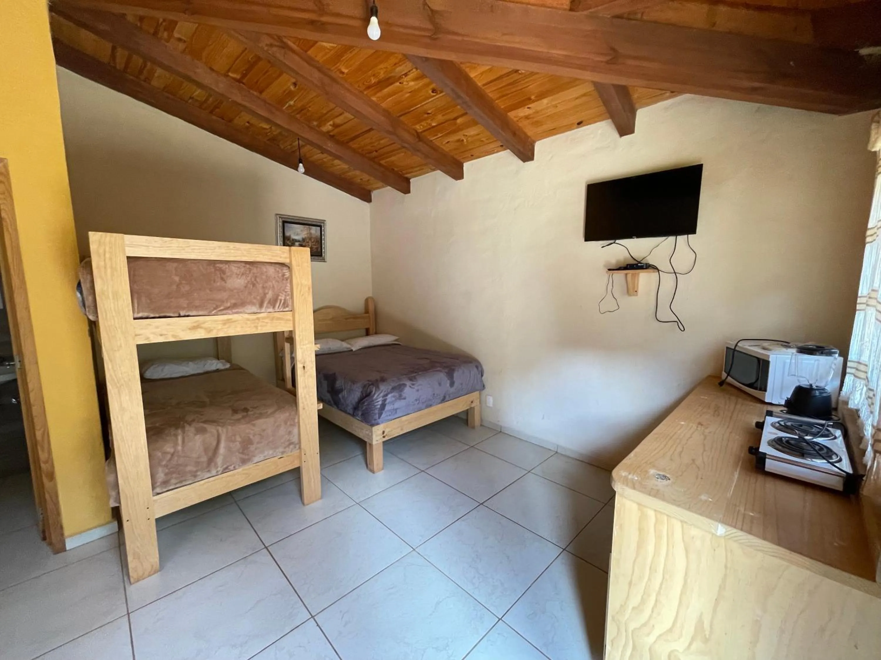 Property building, Bed in Los Pirineos