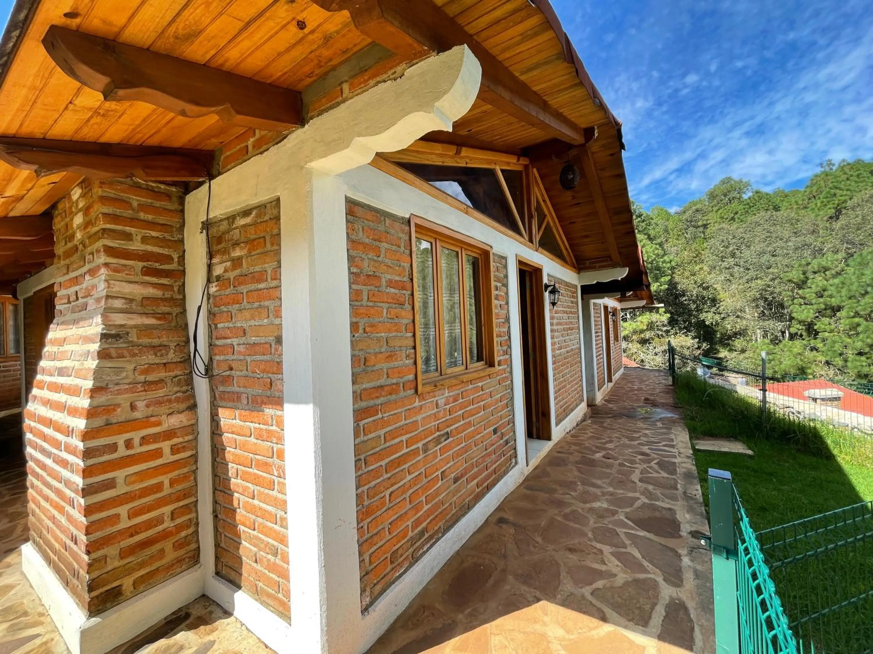 Facade/entrance in Los Pirineos