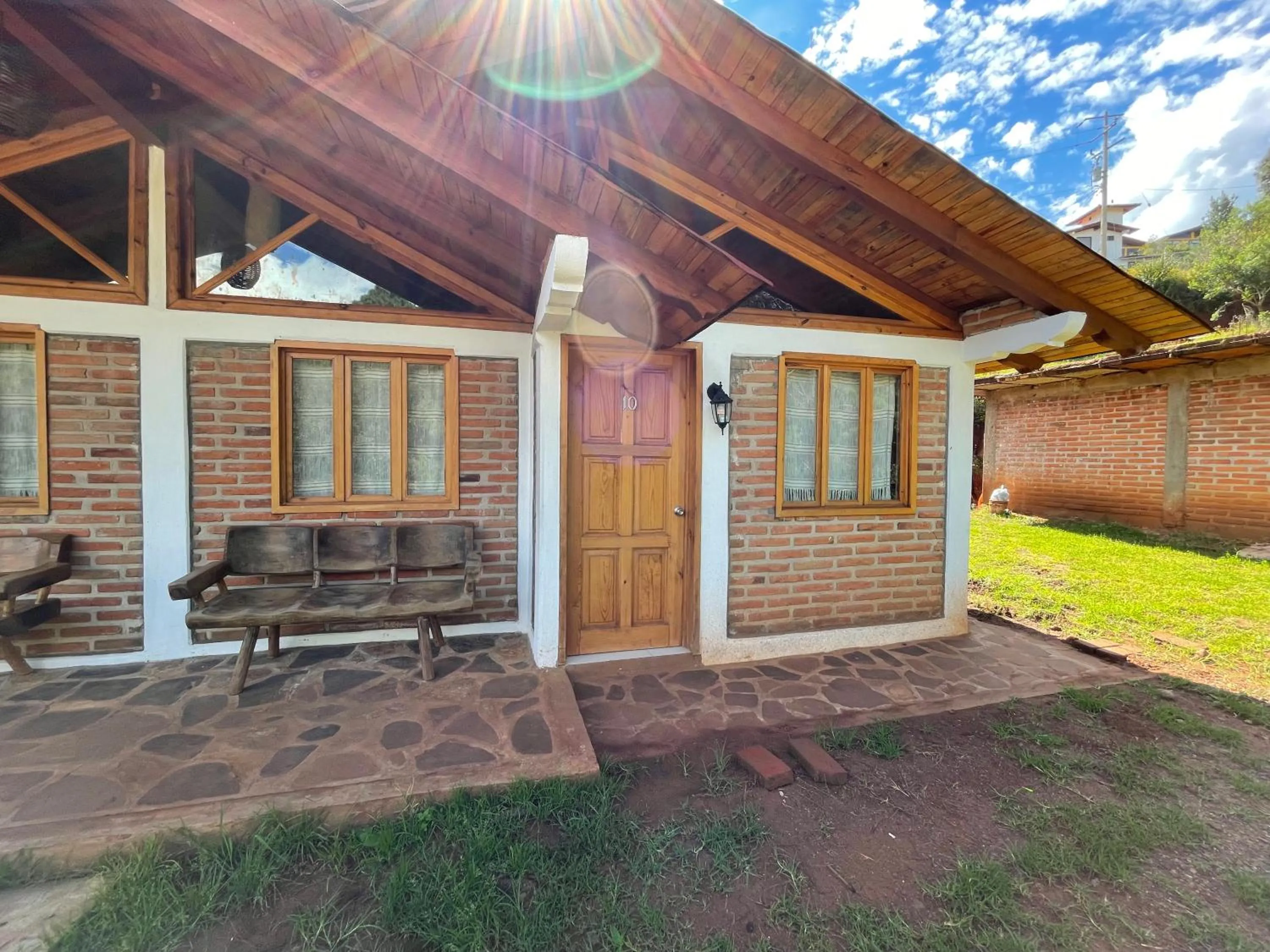 Facade/entrance in Los Pirineos