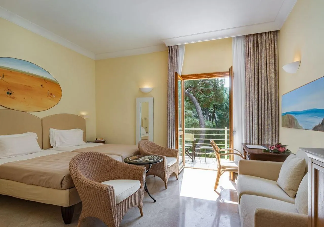 Bed in Tombolo Talasso Resort