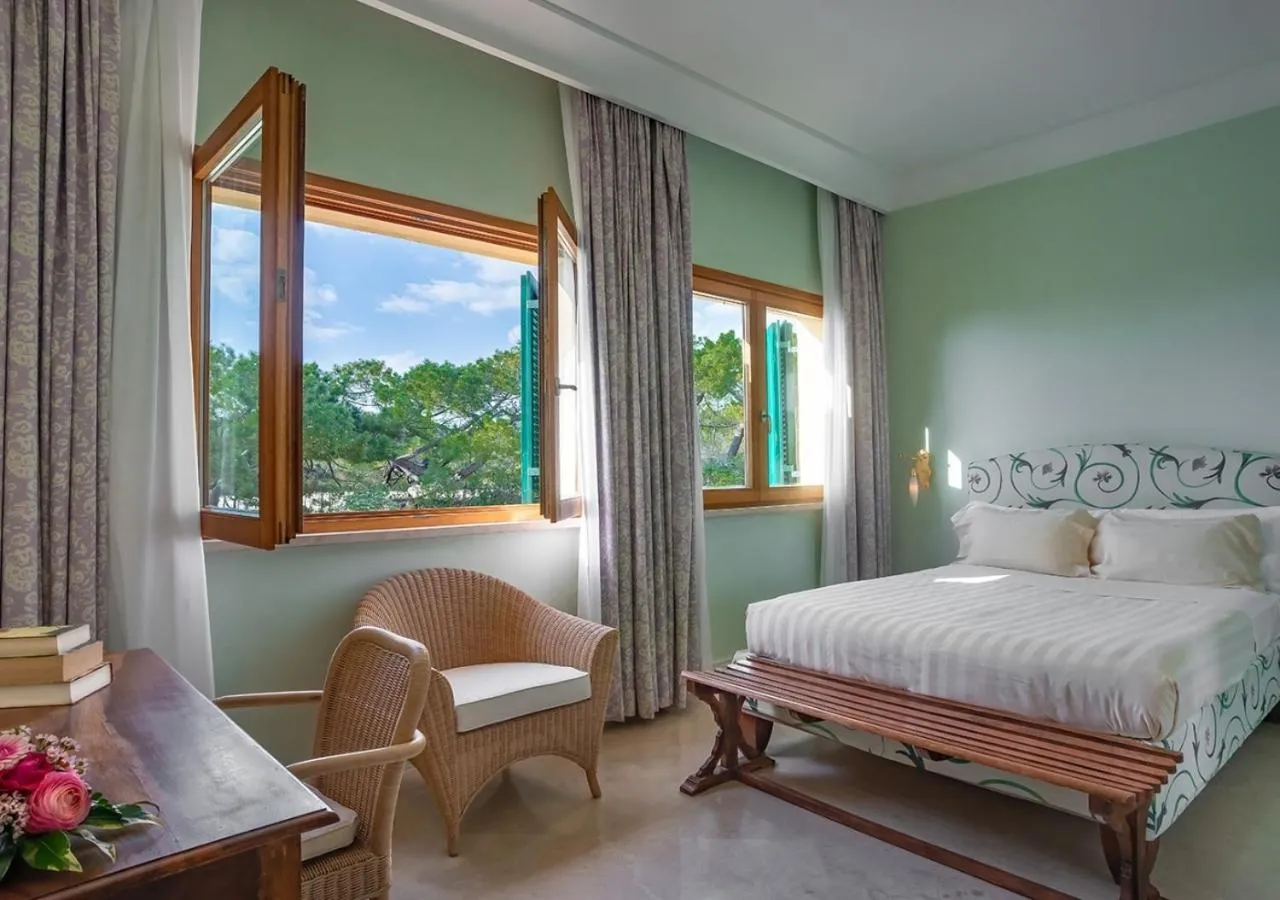 Bed in Tombolo Talasso Resort