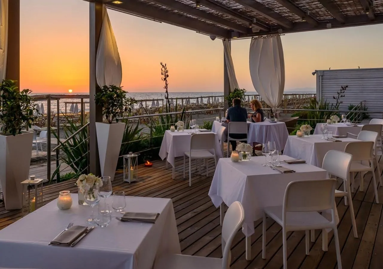 Restaurant/places to eat in Tombolo Talasso Resort