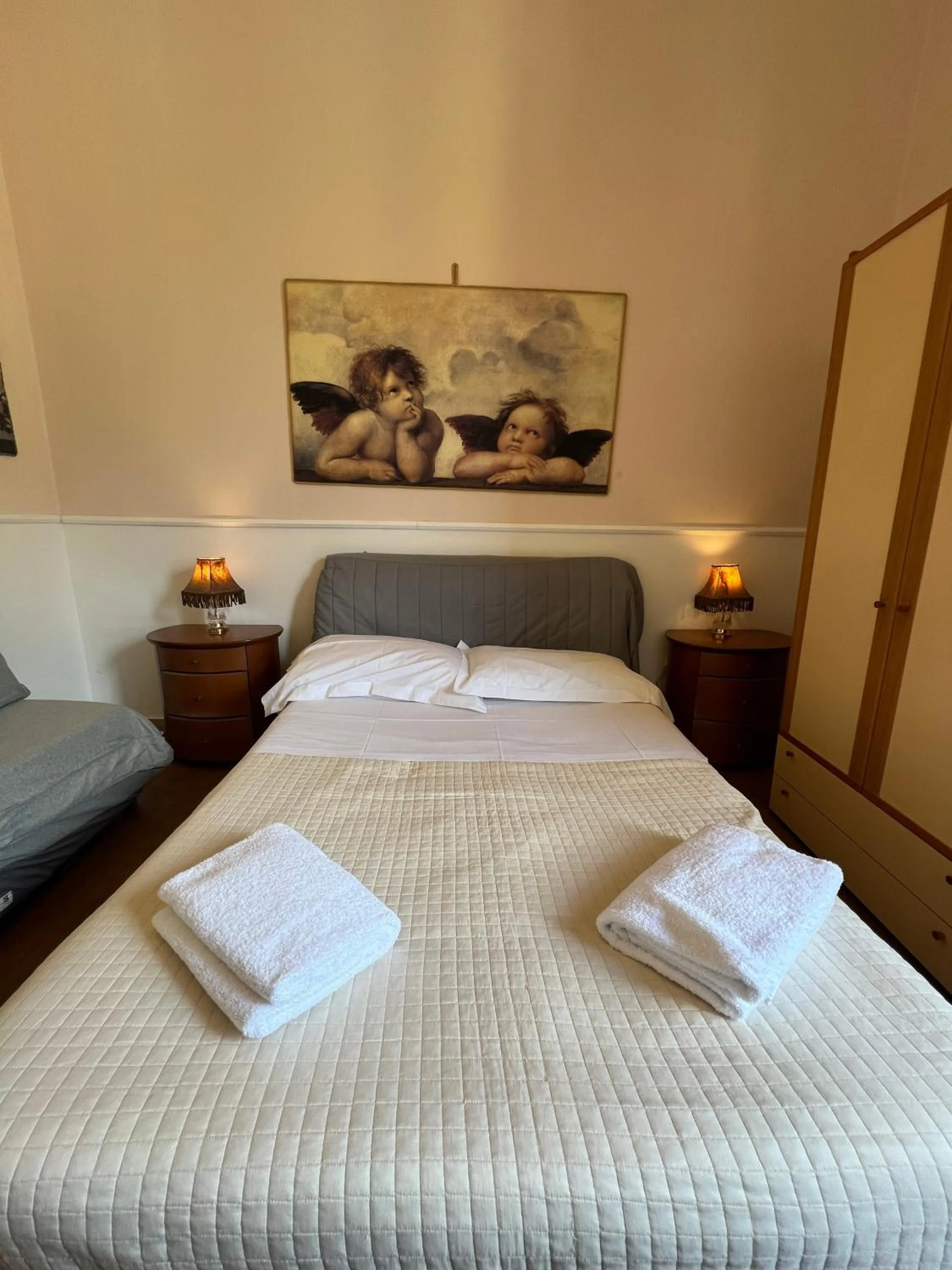 Bed in Souvenir Maya