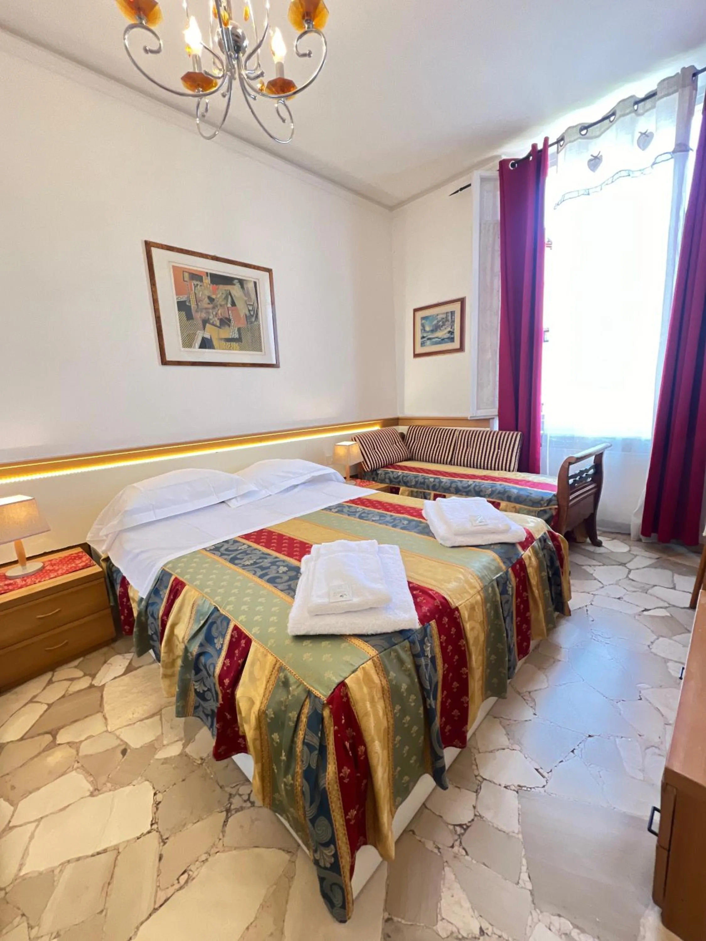 Bed in Souvenir Maya