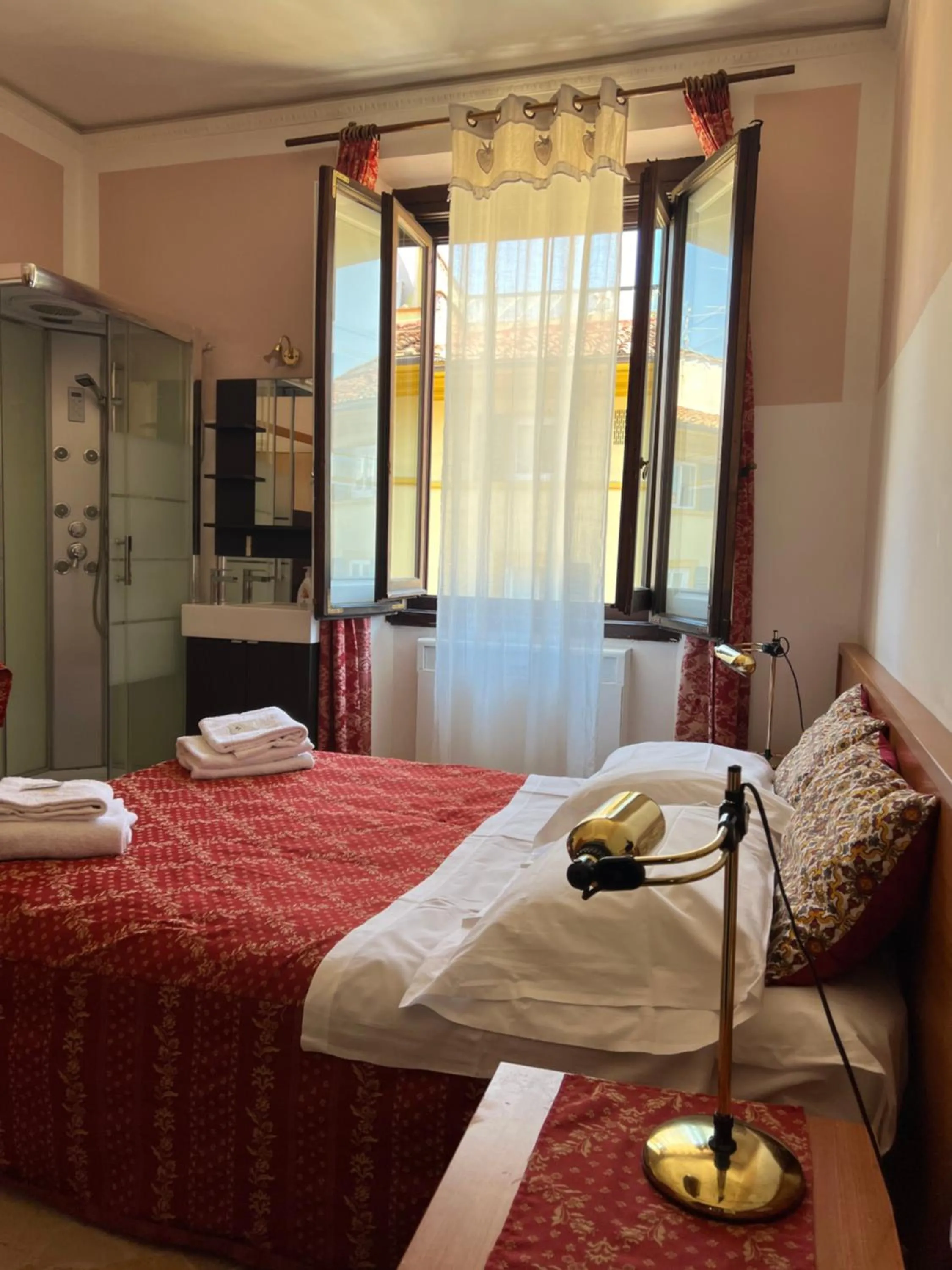 Bed in Souvenir Maya