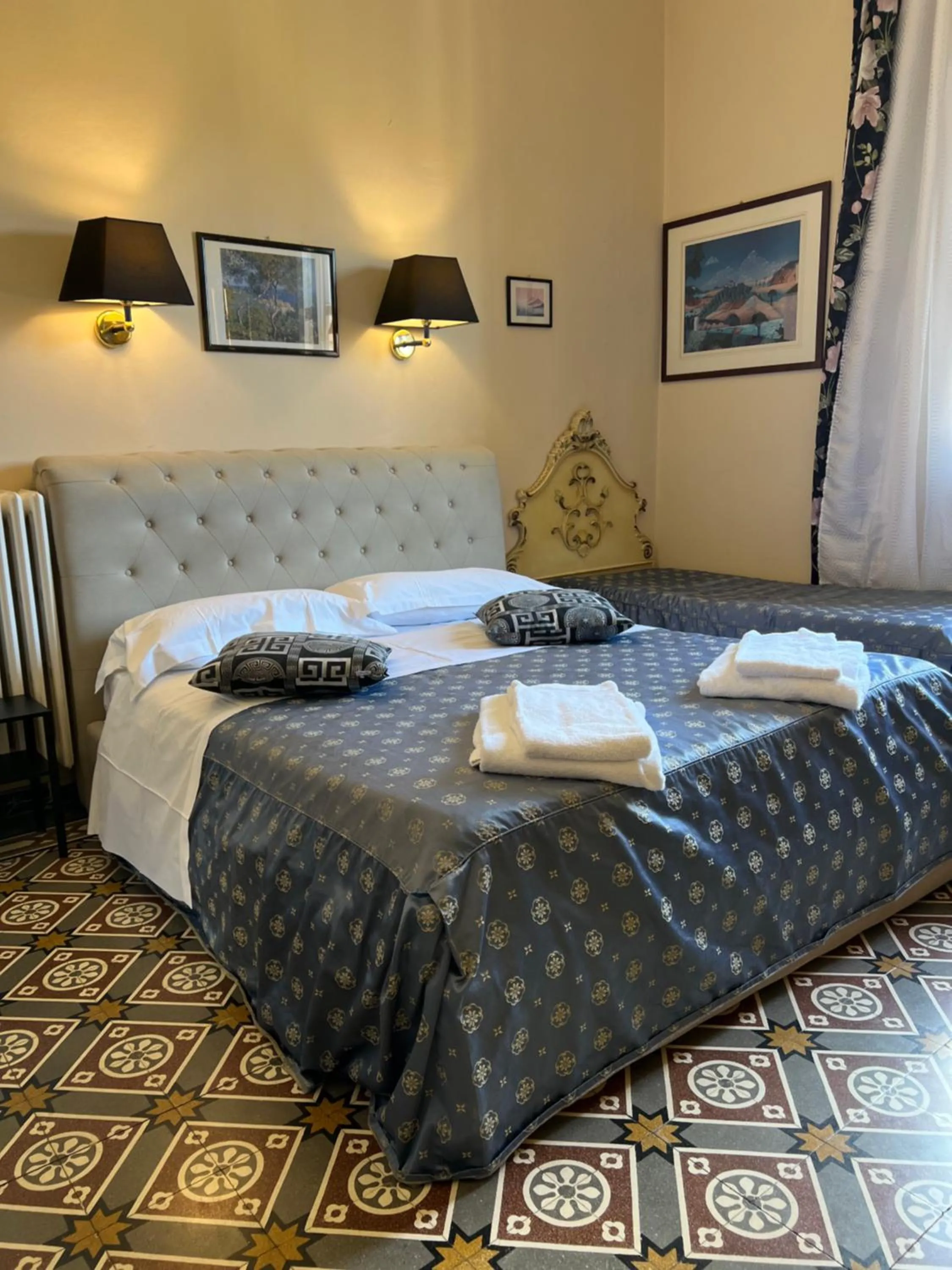 Bed in Souvenir Maya