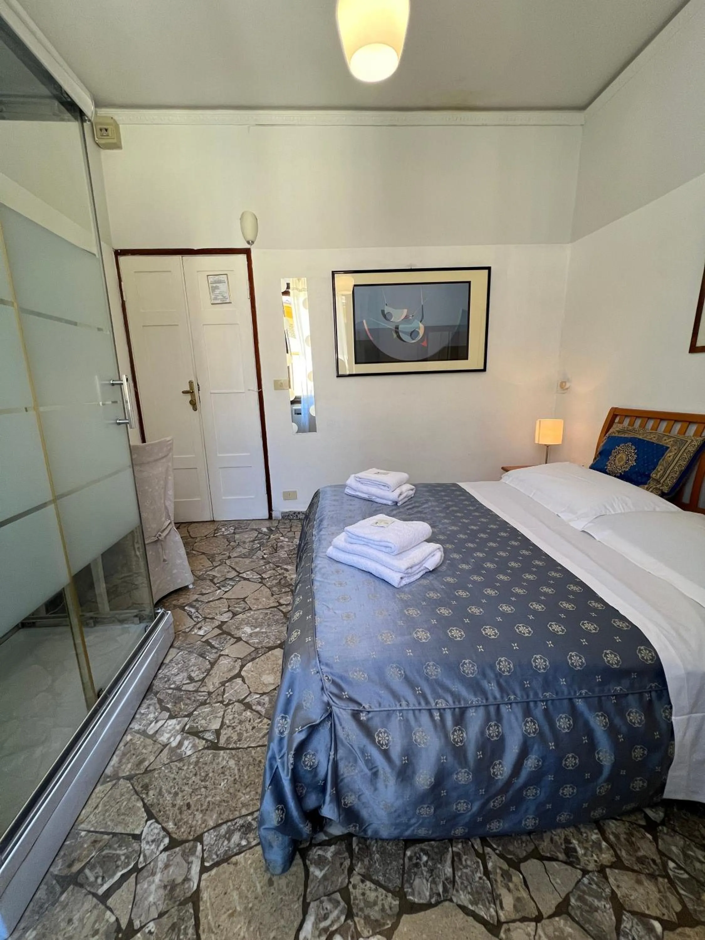 Bedroom, Bed in Souvenir Maya