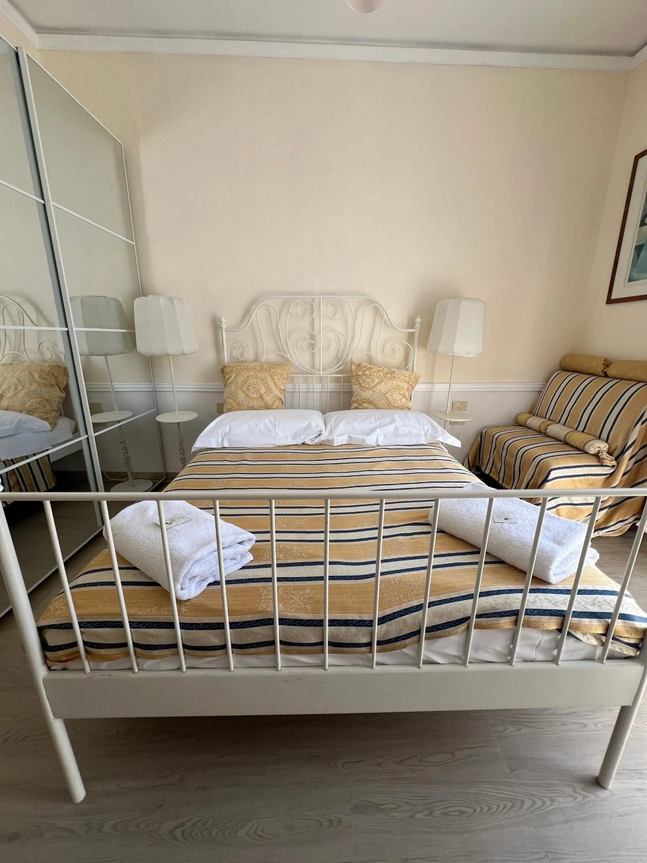 Bed in Souvenir Maya