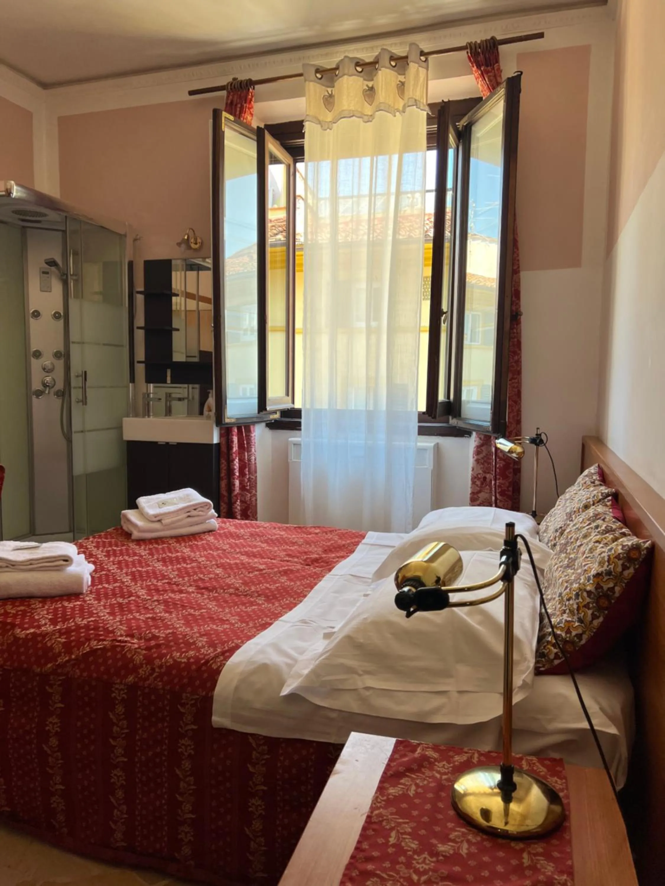 Bed in Souvenir Maya