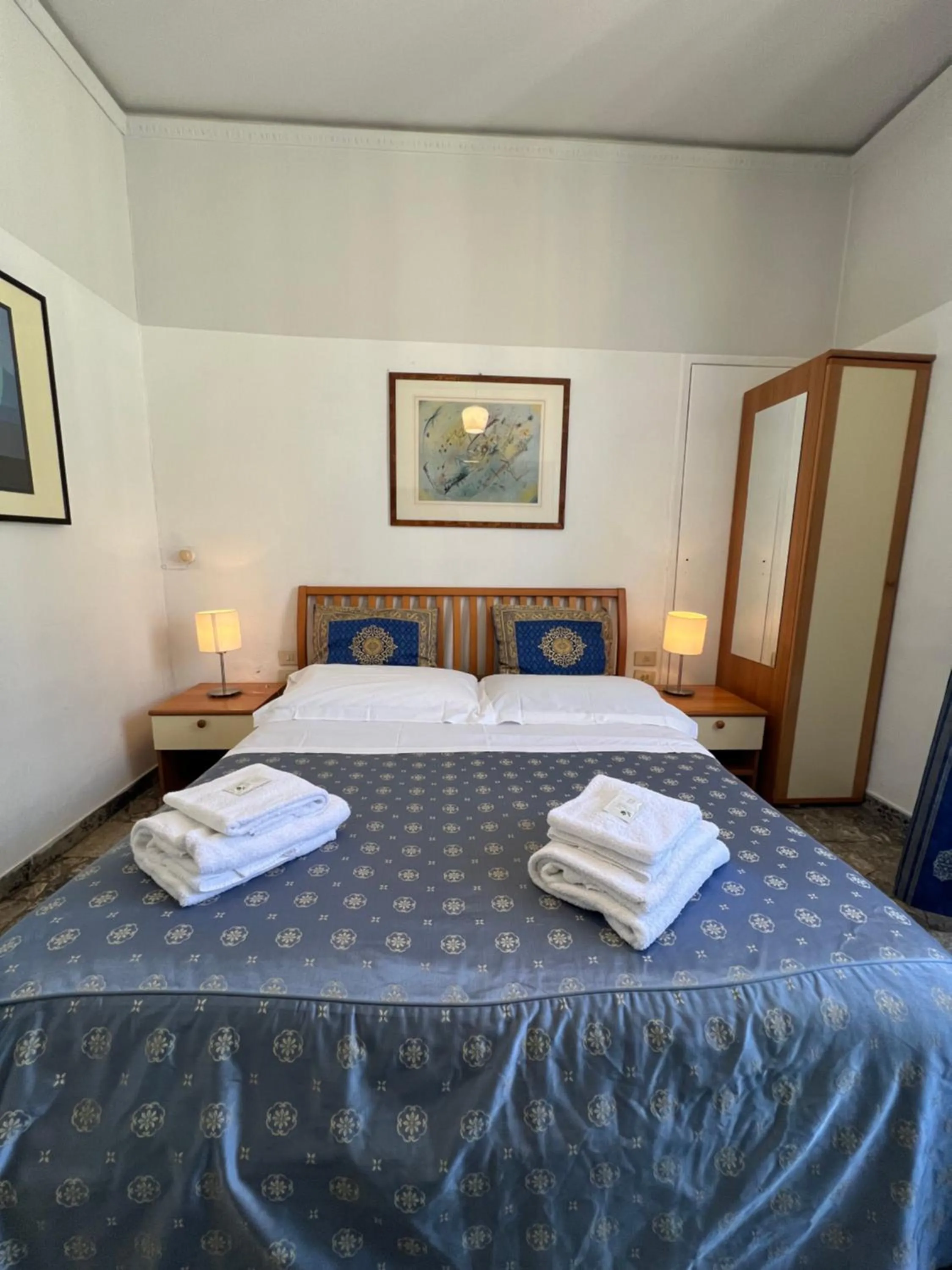 Bed in Souvenir Maya