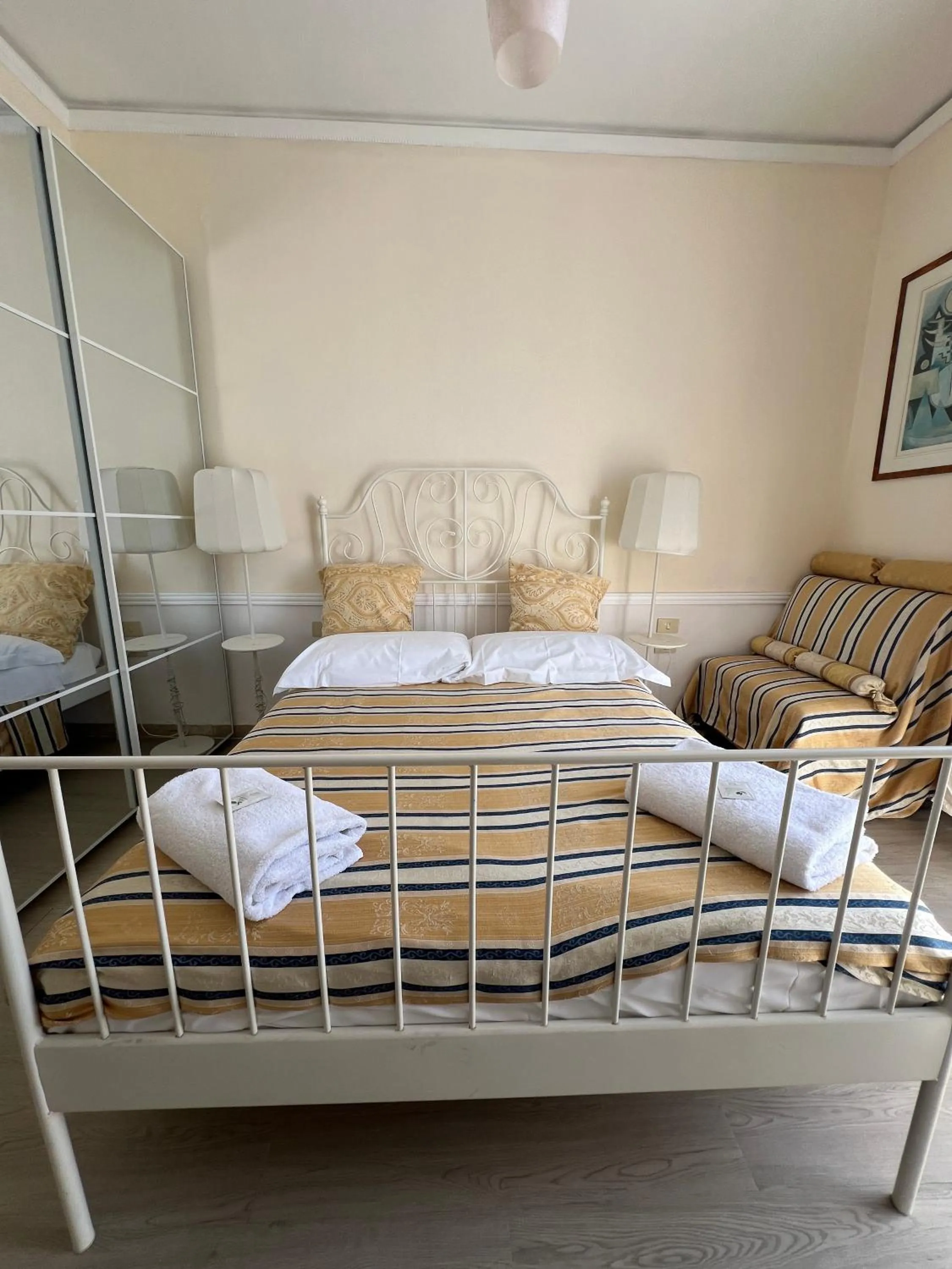 Bed in Souvenir Maya