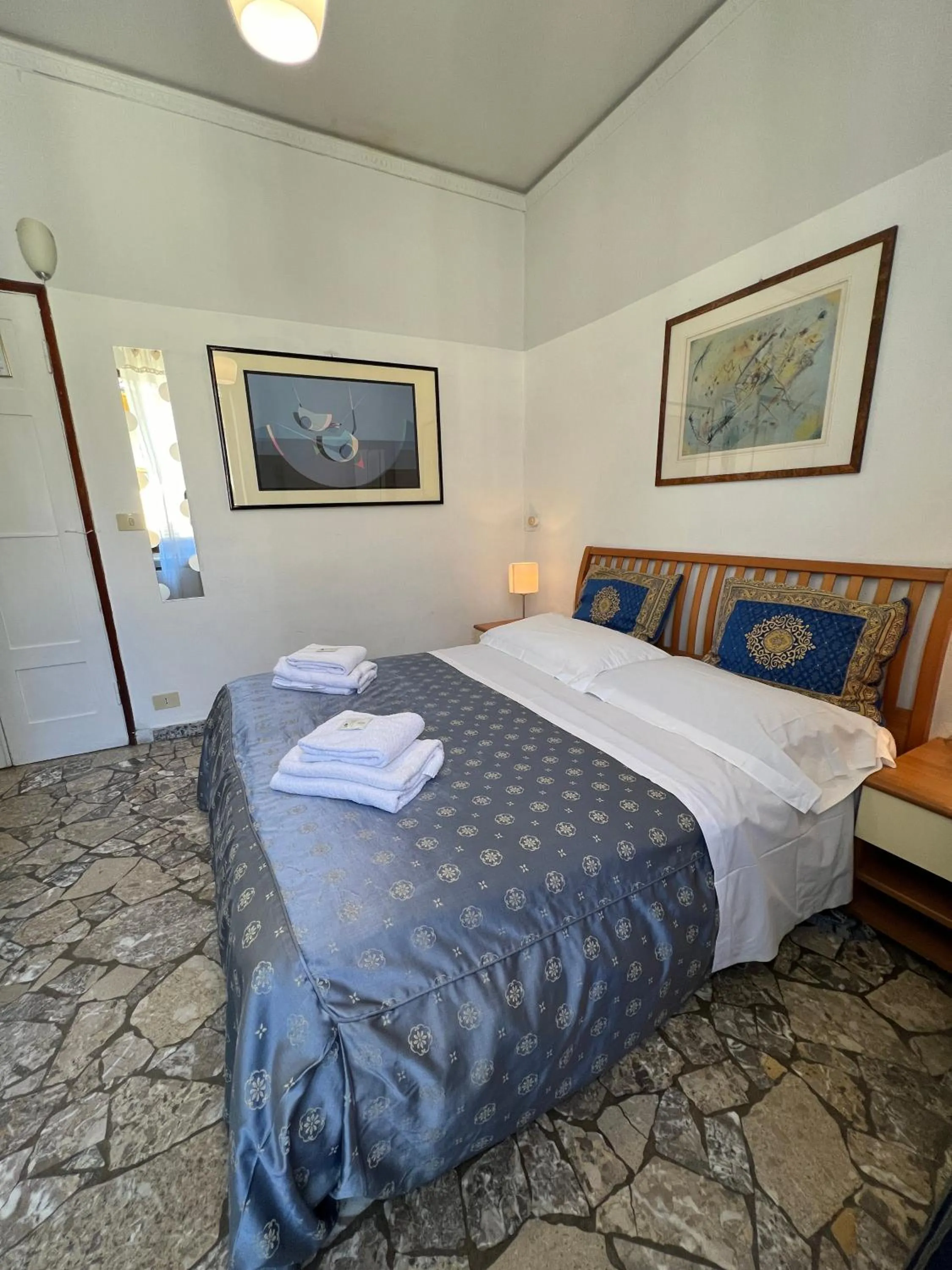 Bed in Souvenir Maya