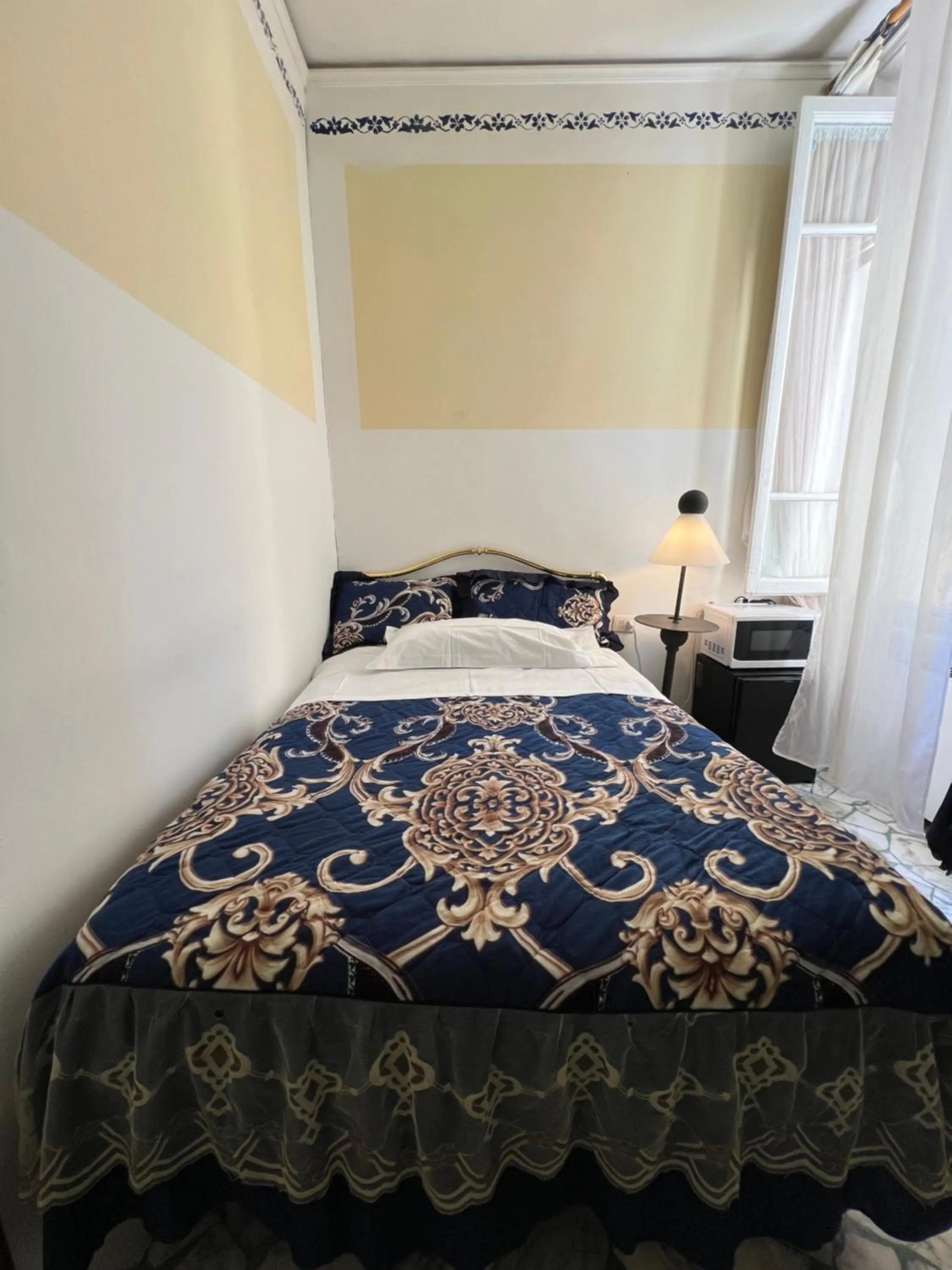 Bedroom, Bed in Souvenir Maya