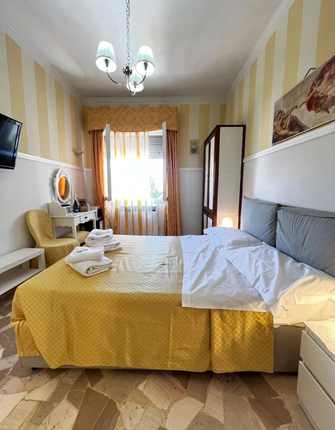 Bed in Souvenir Maya