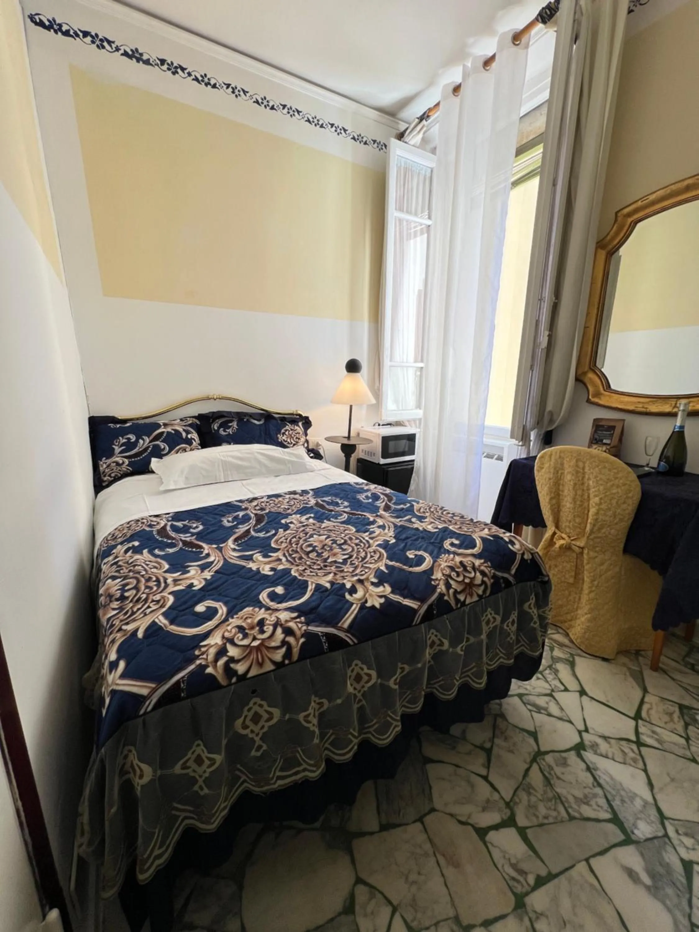 Bed in Souvenir Maya
