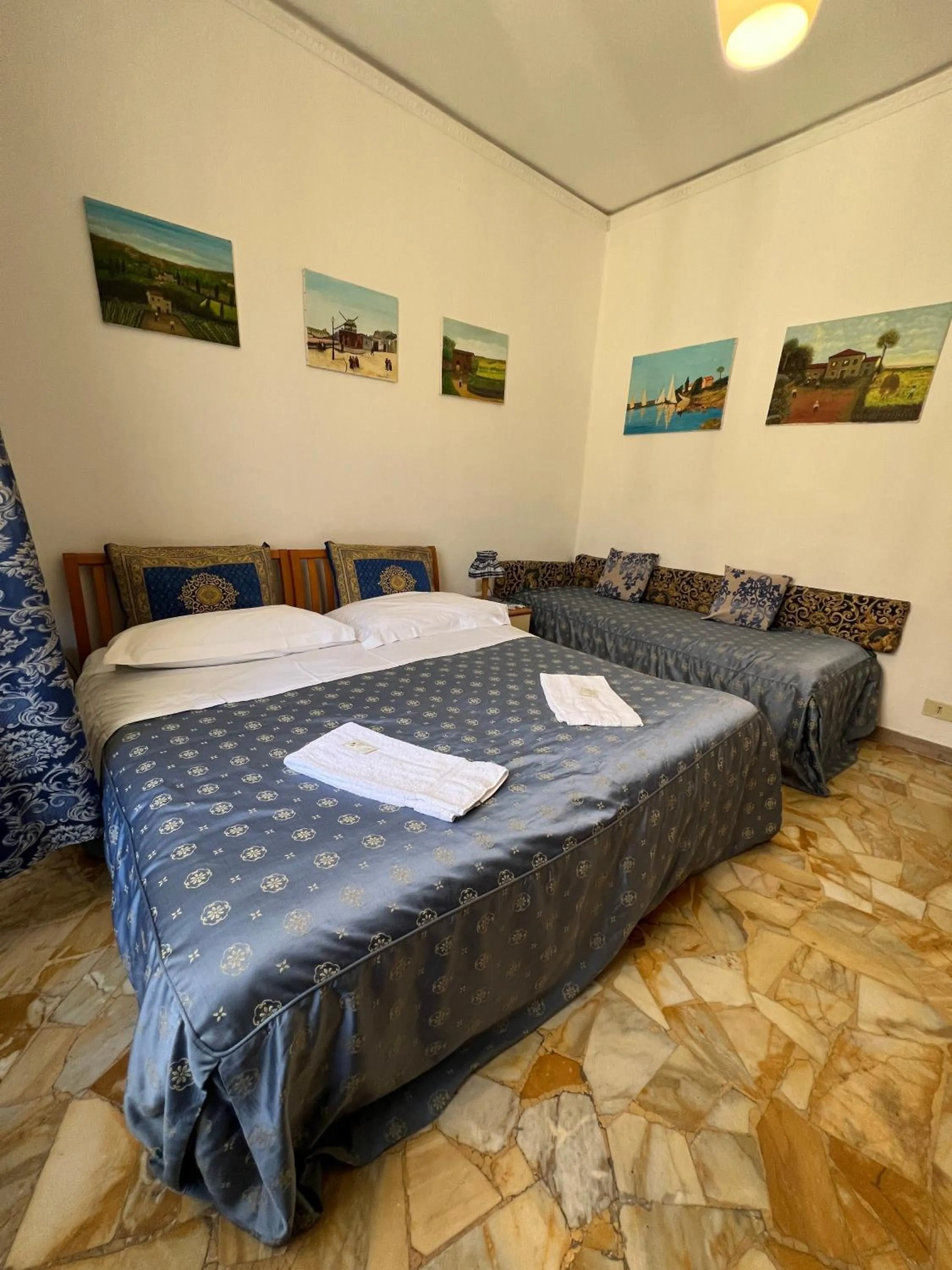 Bedroom, Bed in Souvenir Maya