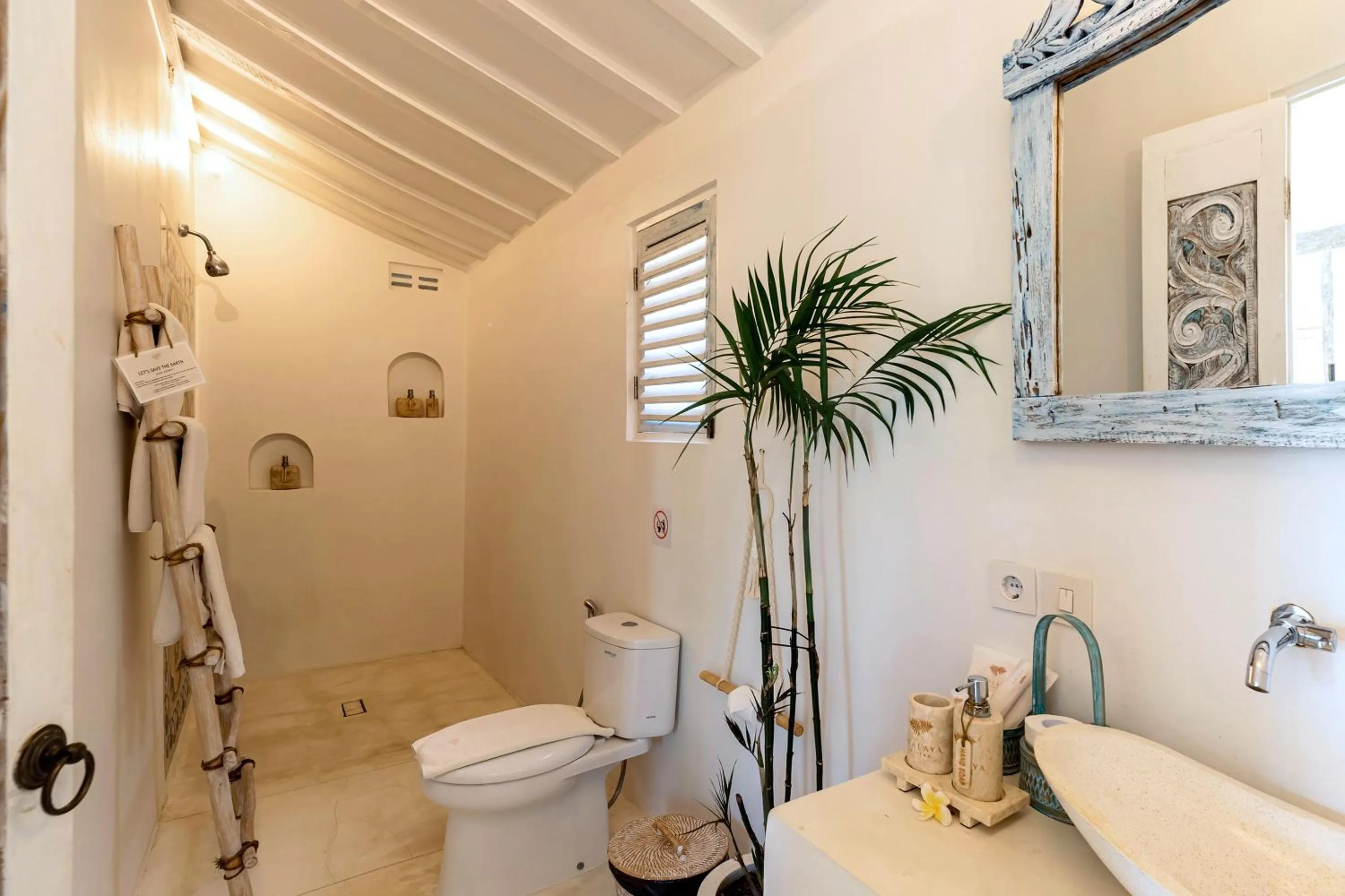 Bathroom in Atalaya Villas Nusa Penida - Adults only