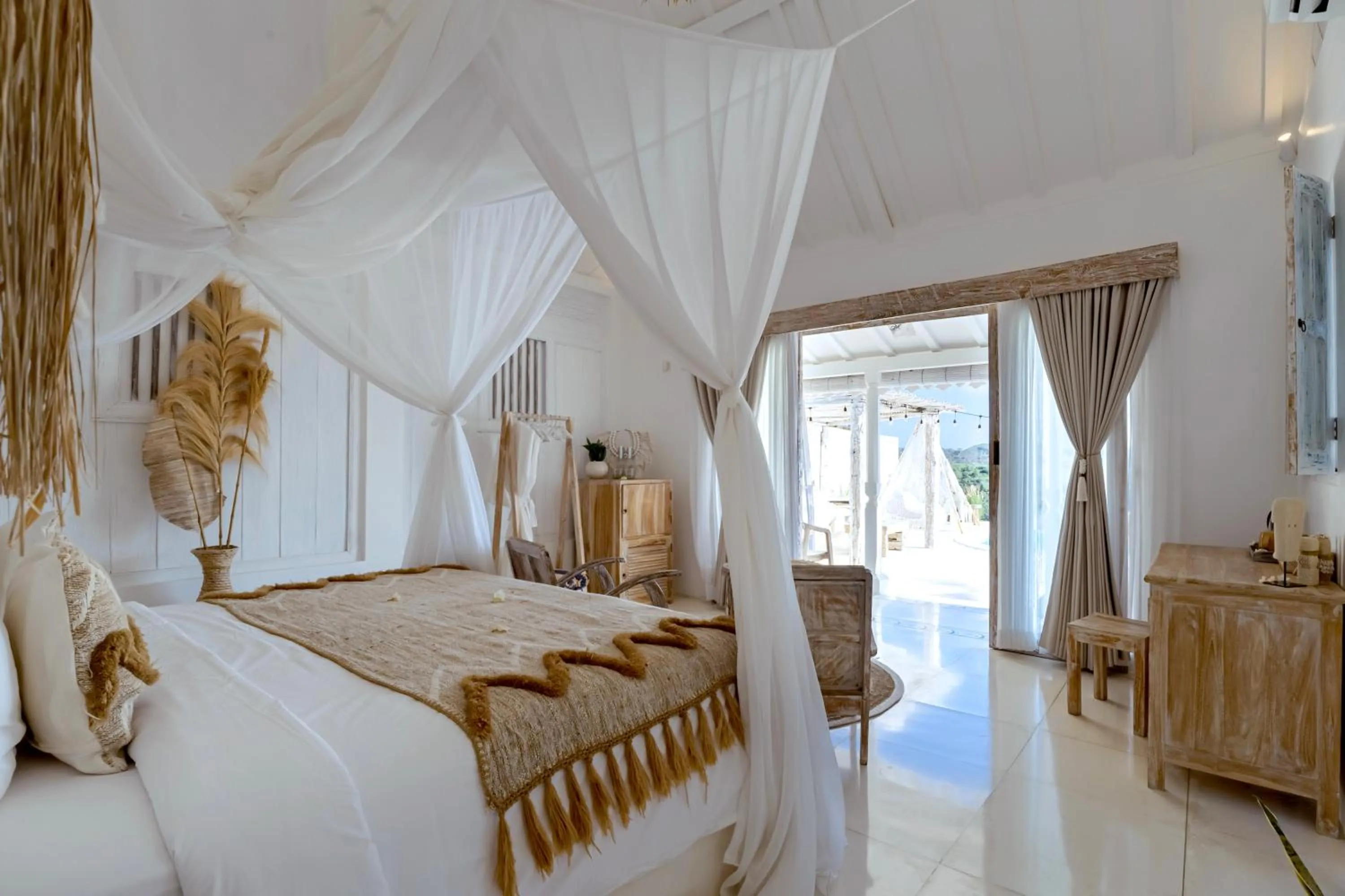 Photo of the whole room, Bed in Atalaya Villas Nusa Penida - Adults only
