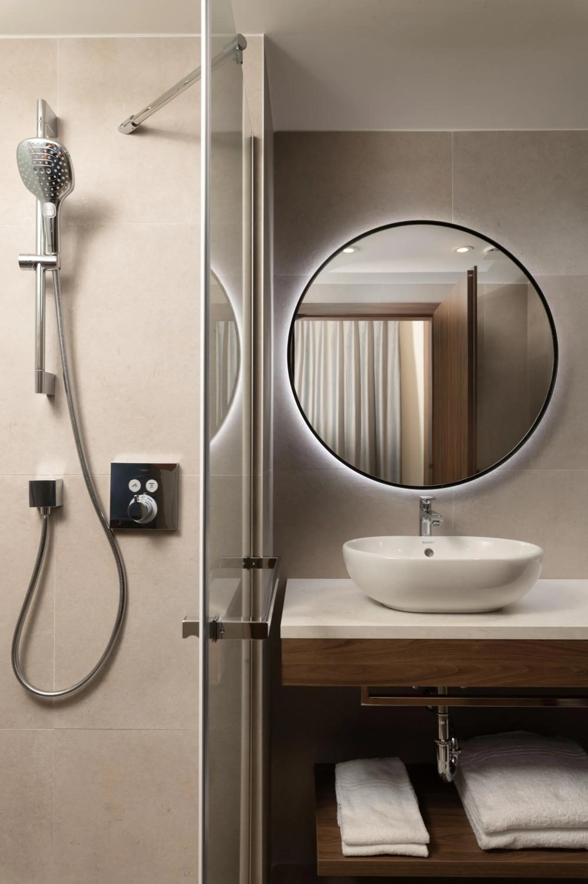 Shower in Radisson Blu Hotel, Cluj