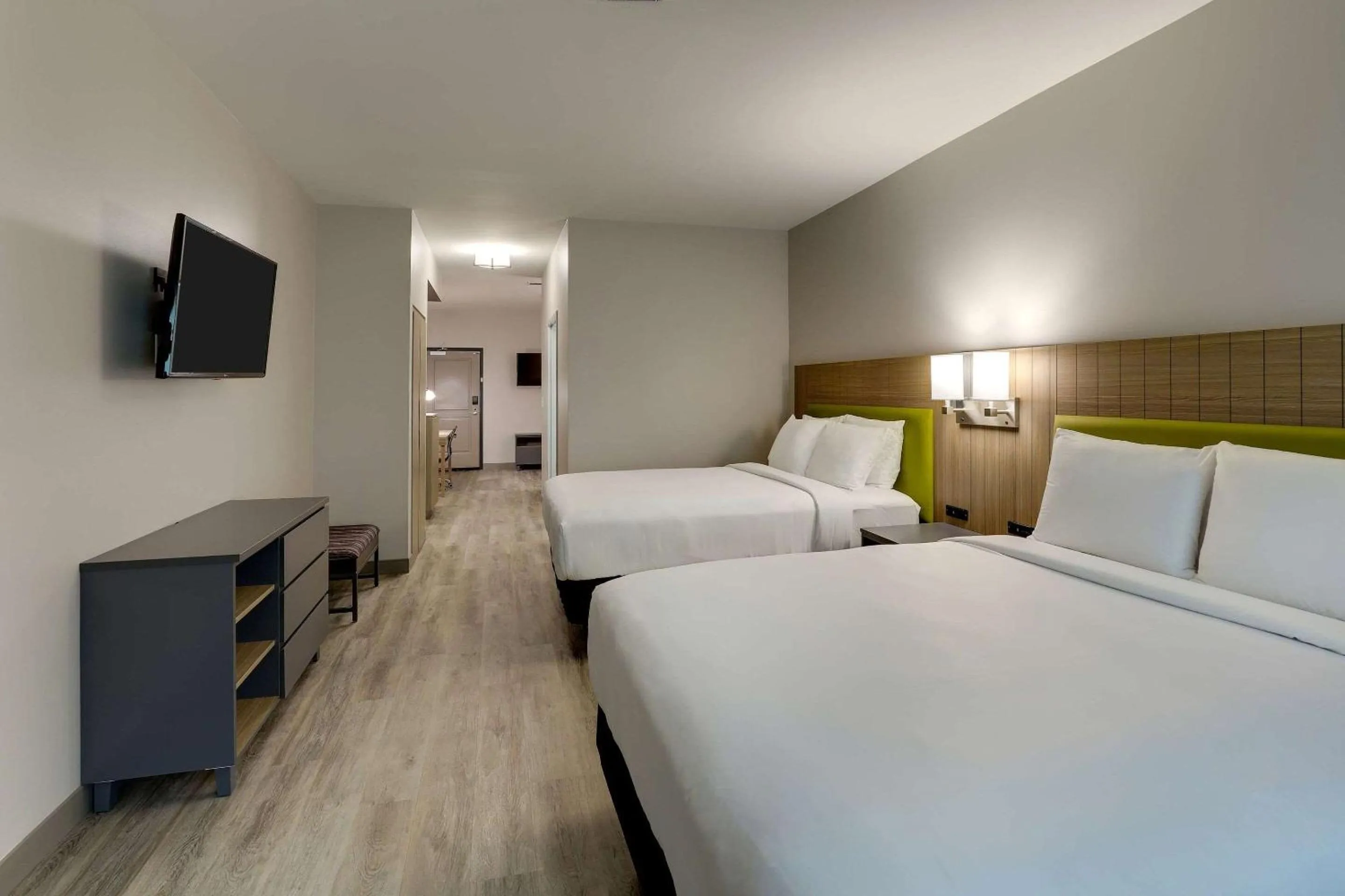 Bedroom, Bed in Country Inn & Suites by Radisson, Cumming near NorthSide Hospital Forsyth