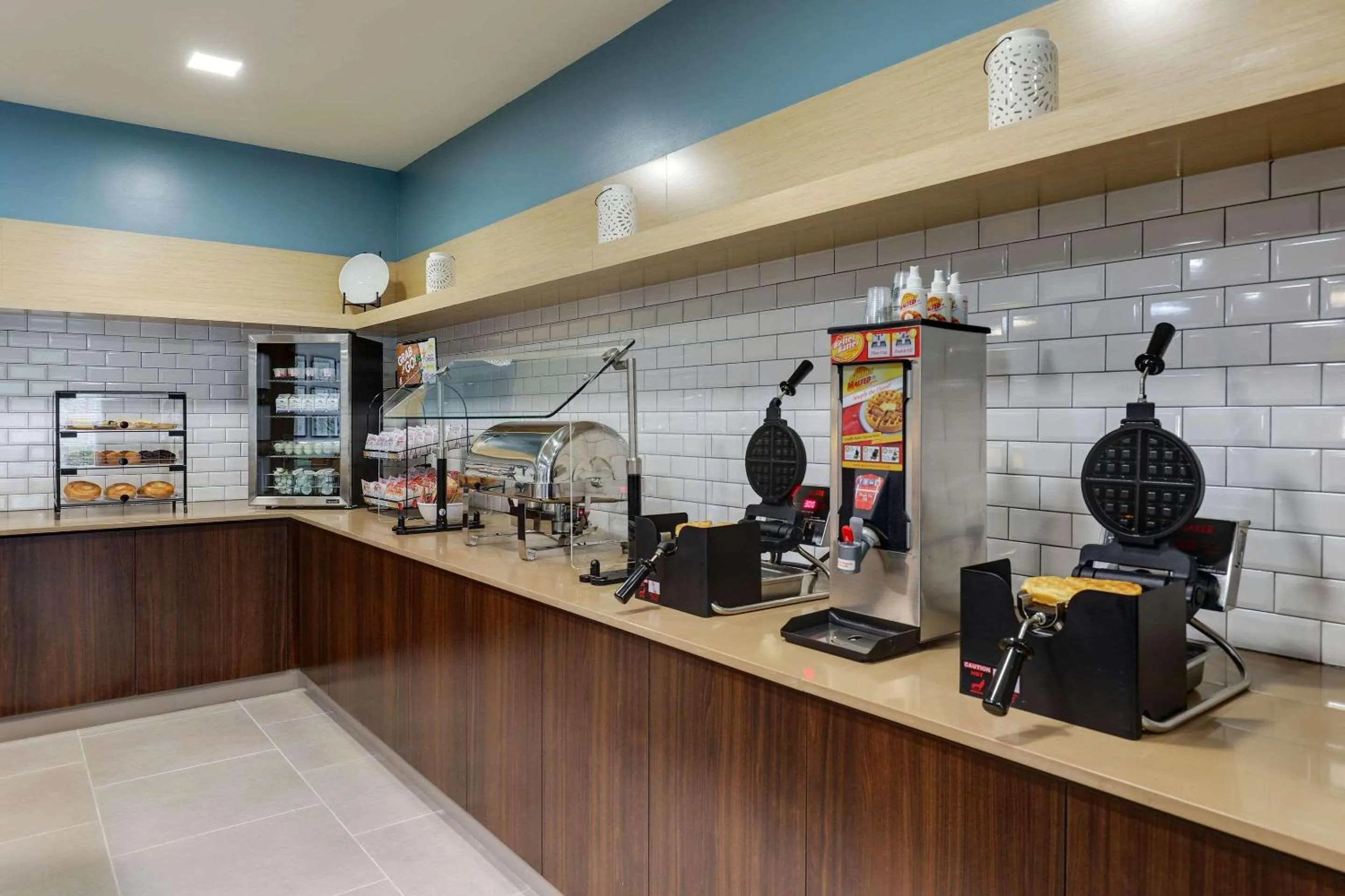 Breakfast in Country Inn & Suites by Radisson, Cumming near NorthSide Hospital Forsyth