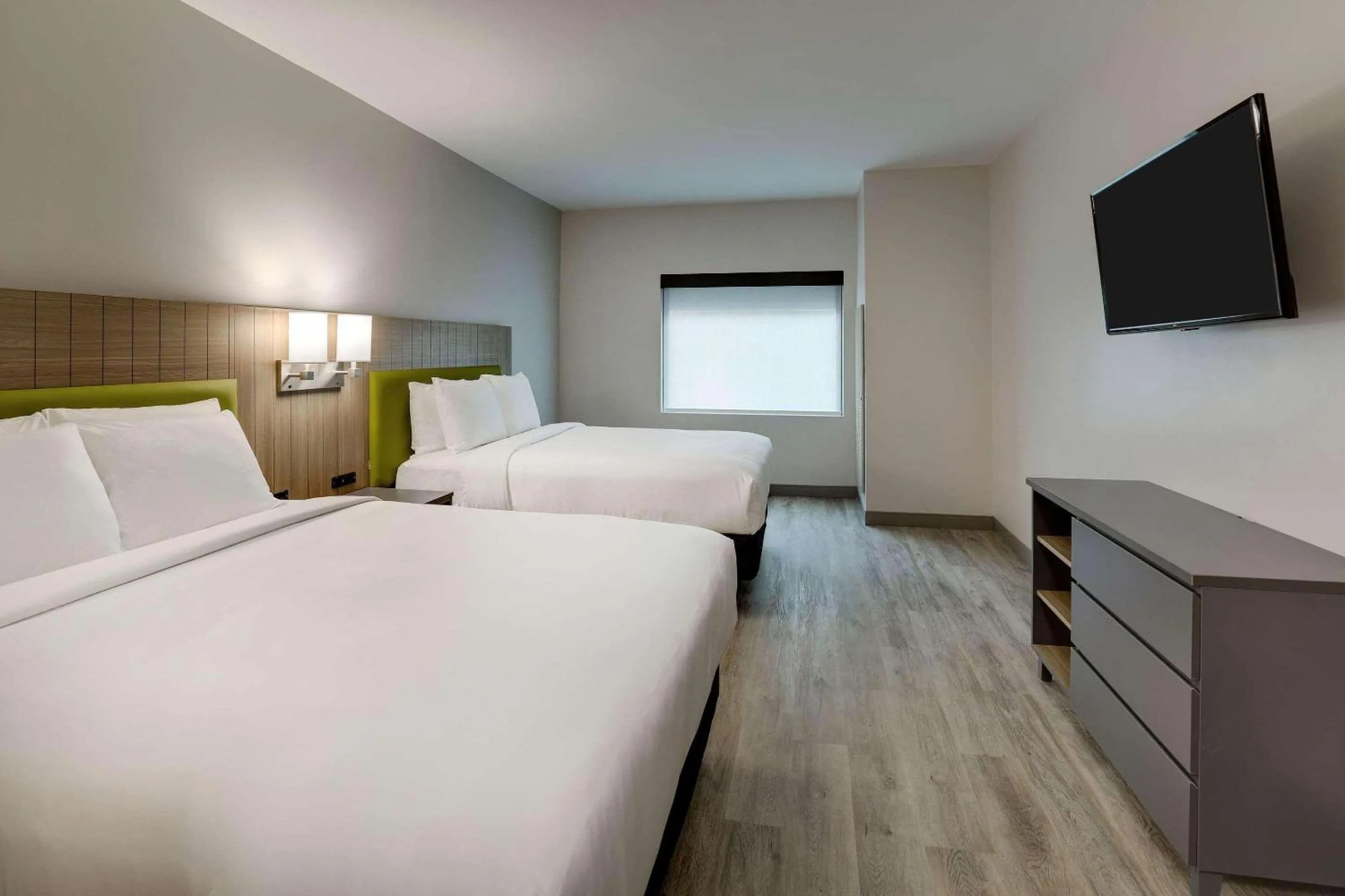 Bedroom, Bed in Country Inn & Suites by Radisson, Cumming near NorthSide Hospital Forsyth