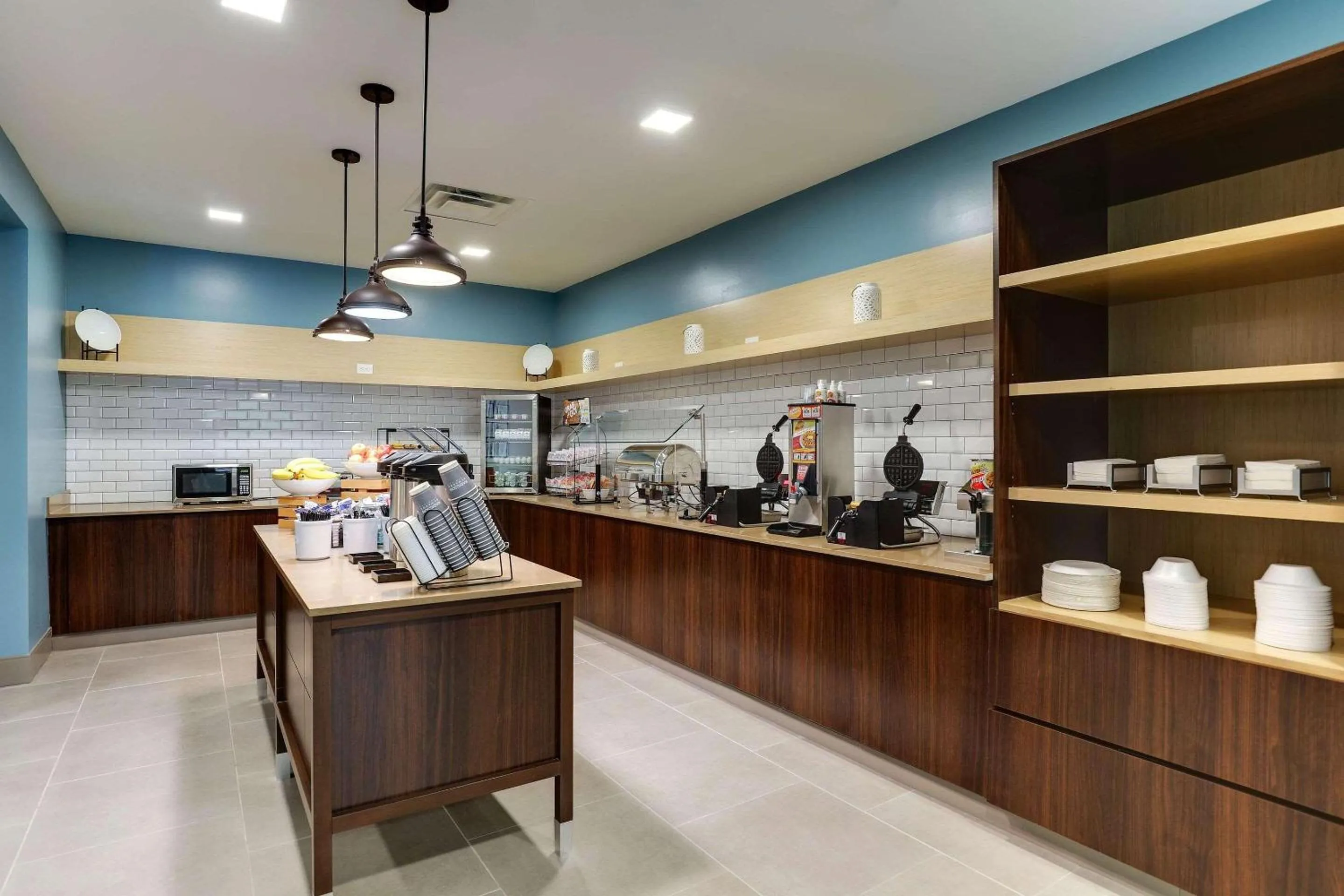 Breakfast in Country Inn & Suites by Radisson, Cumming near NorthSide Hospital Forsyth