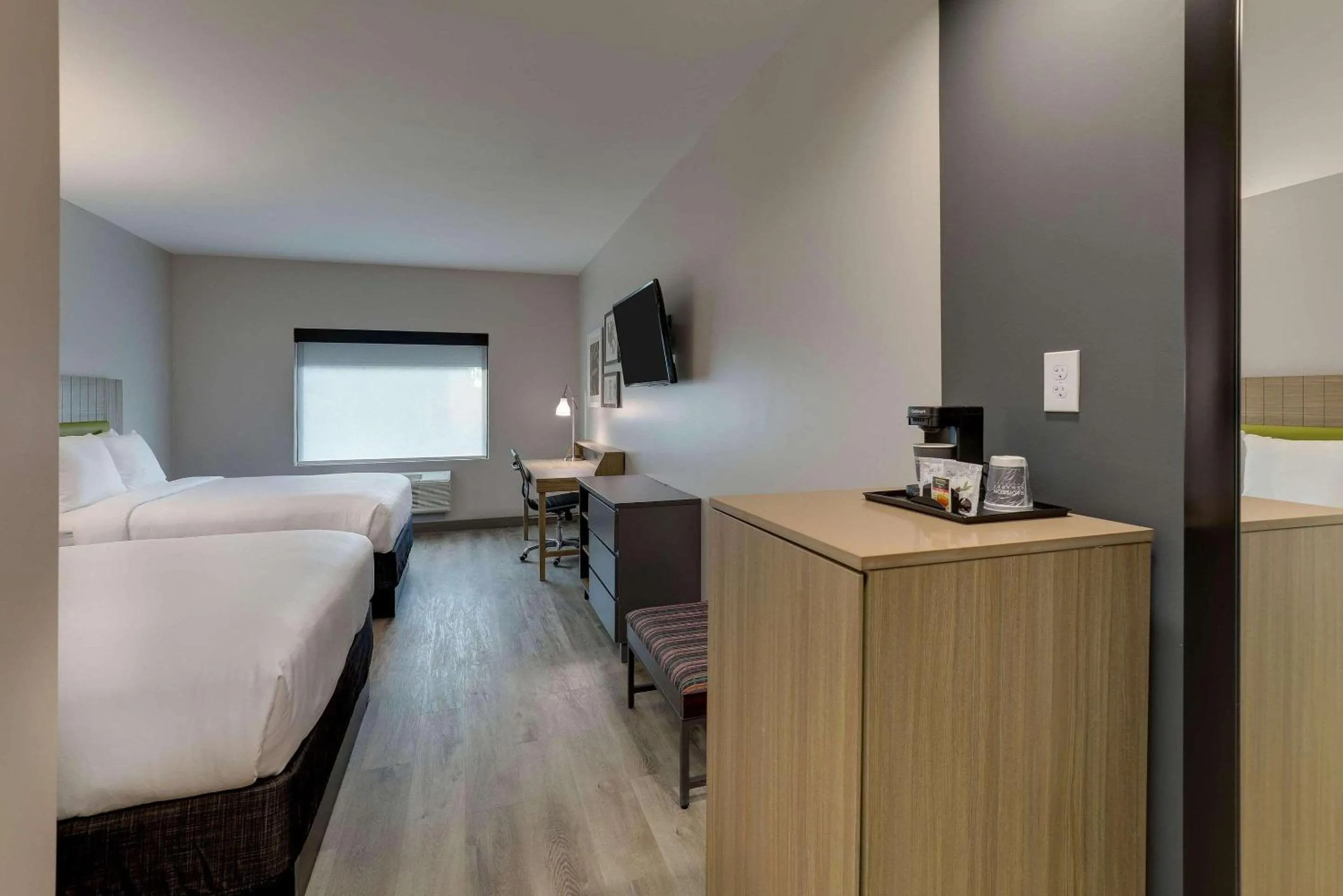 Bedroom, Bed in Country Inn & Suites by Radisson, Cumming near NorthSide Hospital Forsyth