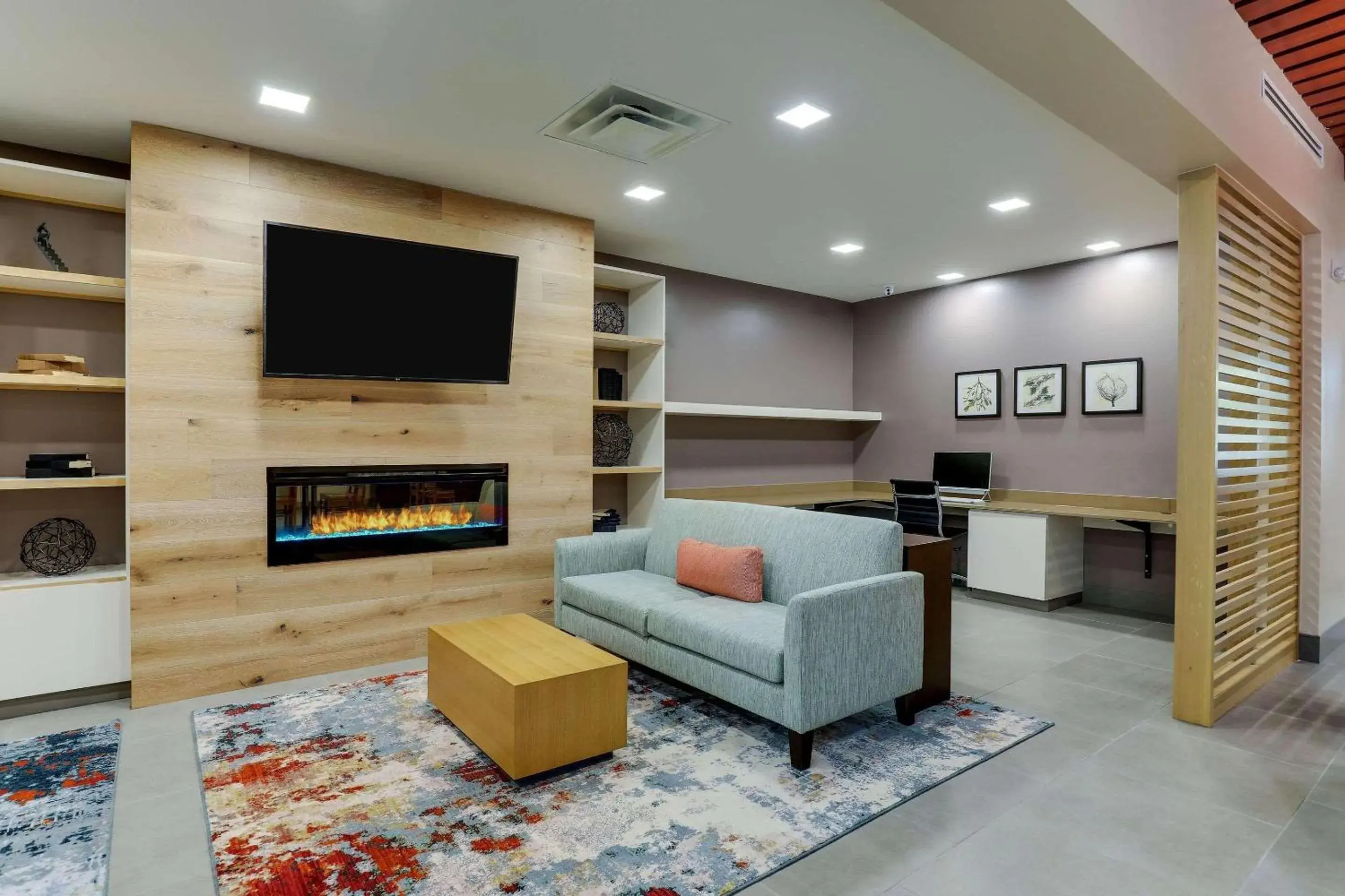 Lobby or reception in Country Inn & Suites by Radisson, Cumming near NorthSide Hospital Forsyth Lobby or reception in Country Inn & Suites by Radisson, Cumming near NorthSide Hospital Forsyth