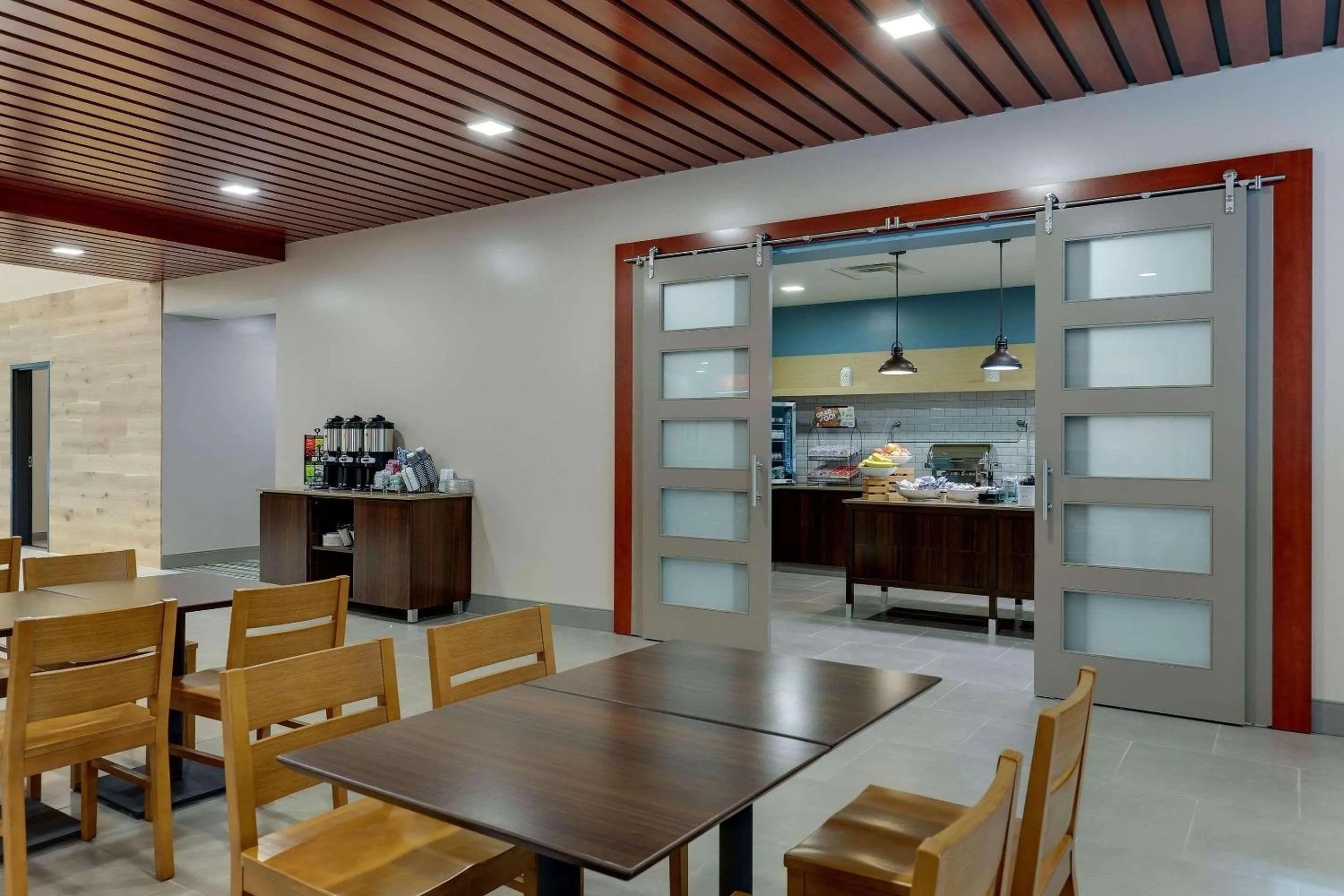 Breakfast in Country Inn & Suites by Radisson, Cumming near NorthSide Hospital Forsyth