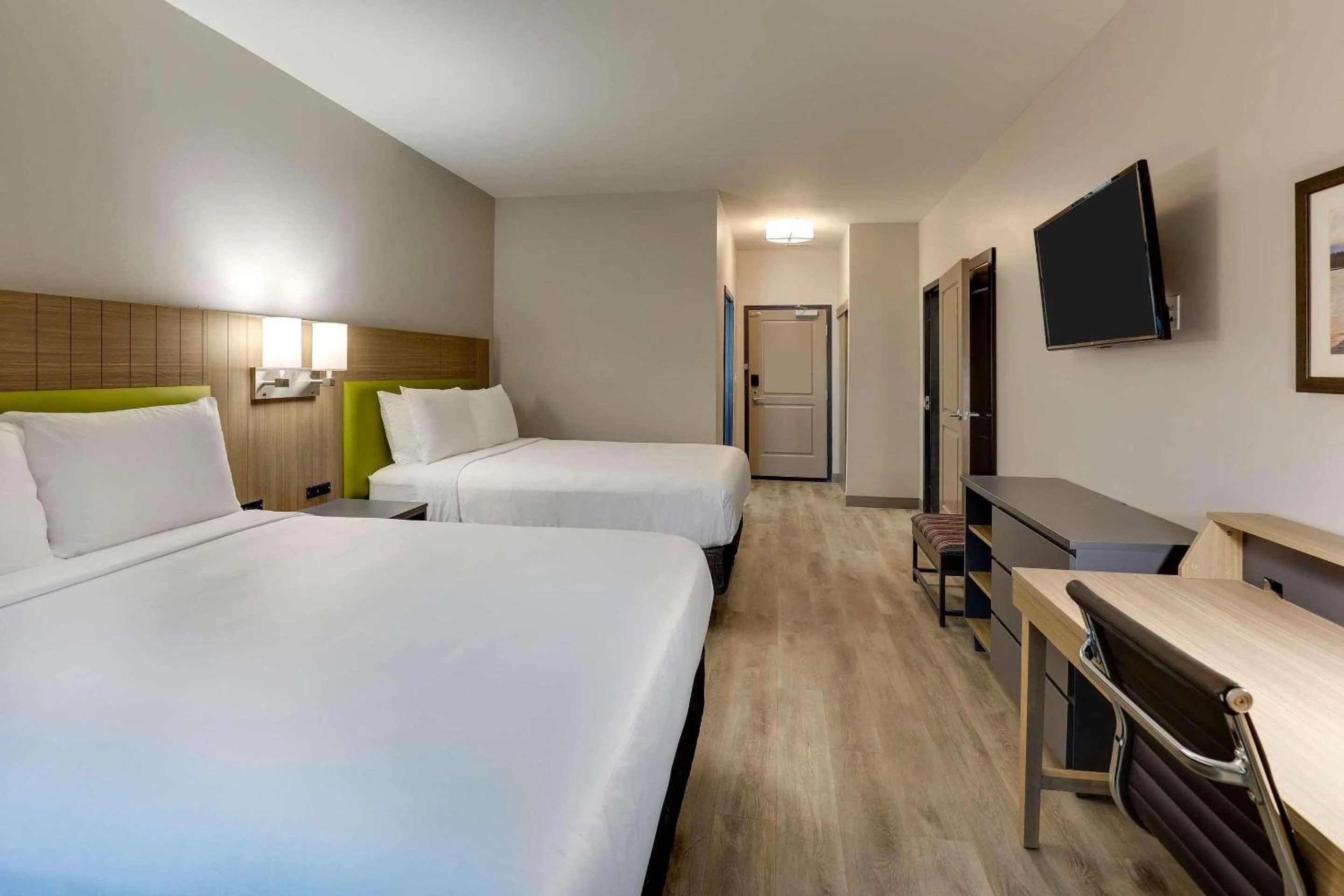 Bedroom, Bed in Country Inn & Suites by Radisson, Cumming near NorthSide Hospital Forsyth