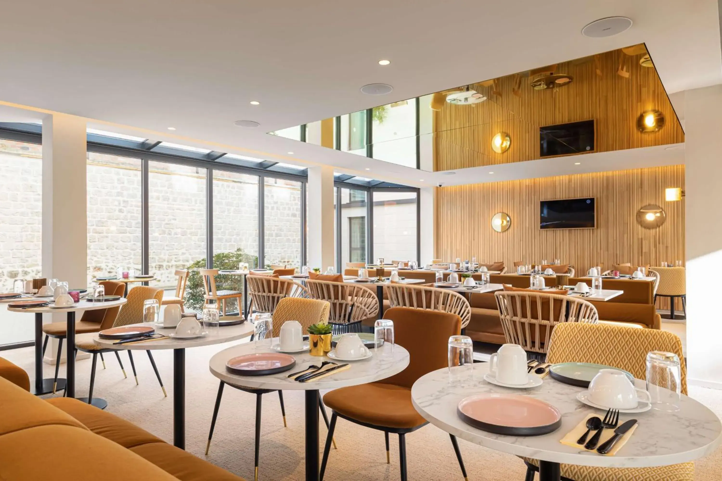 Restaurant/places to eat in Hotel Yac Paris Clichy, a member of Radisson Individuals Restaurant/places to eat in Hotel Yac Paris Clichy, a member of Radisson Individuals