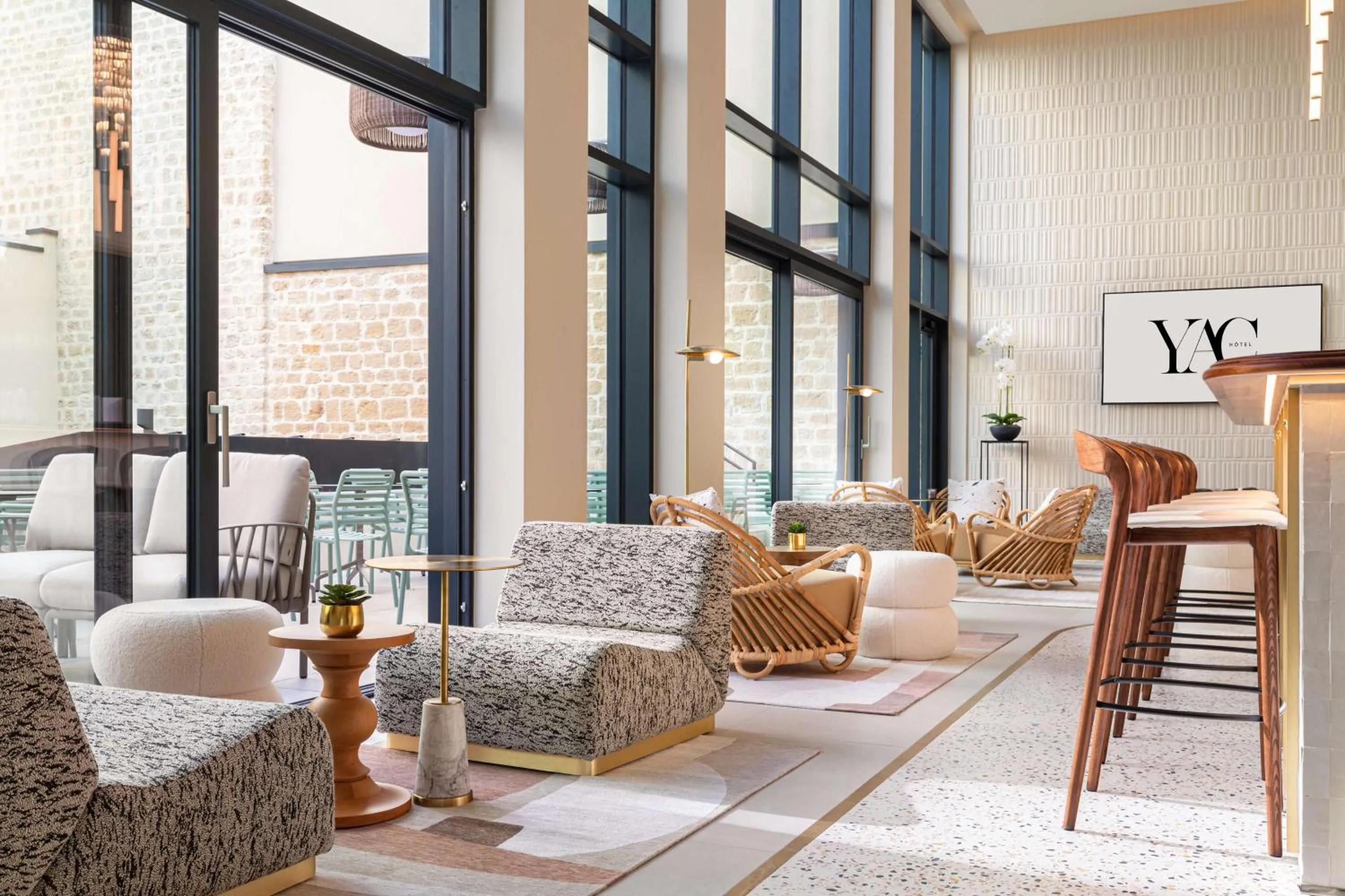 Lounge or bar in Hotel Yac Paris Clichy, a member of Radisson Individuals