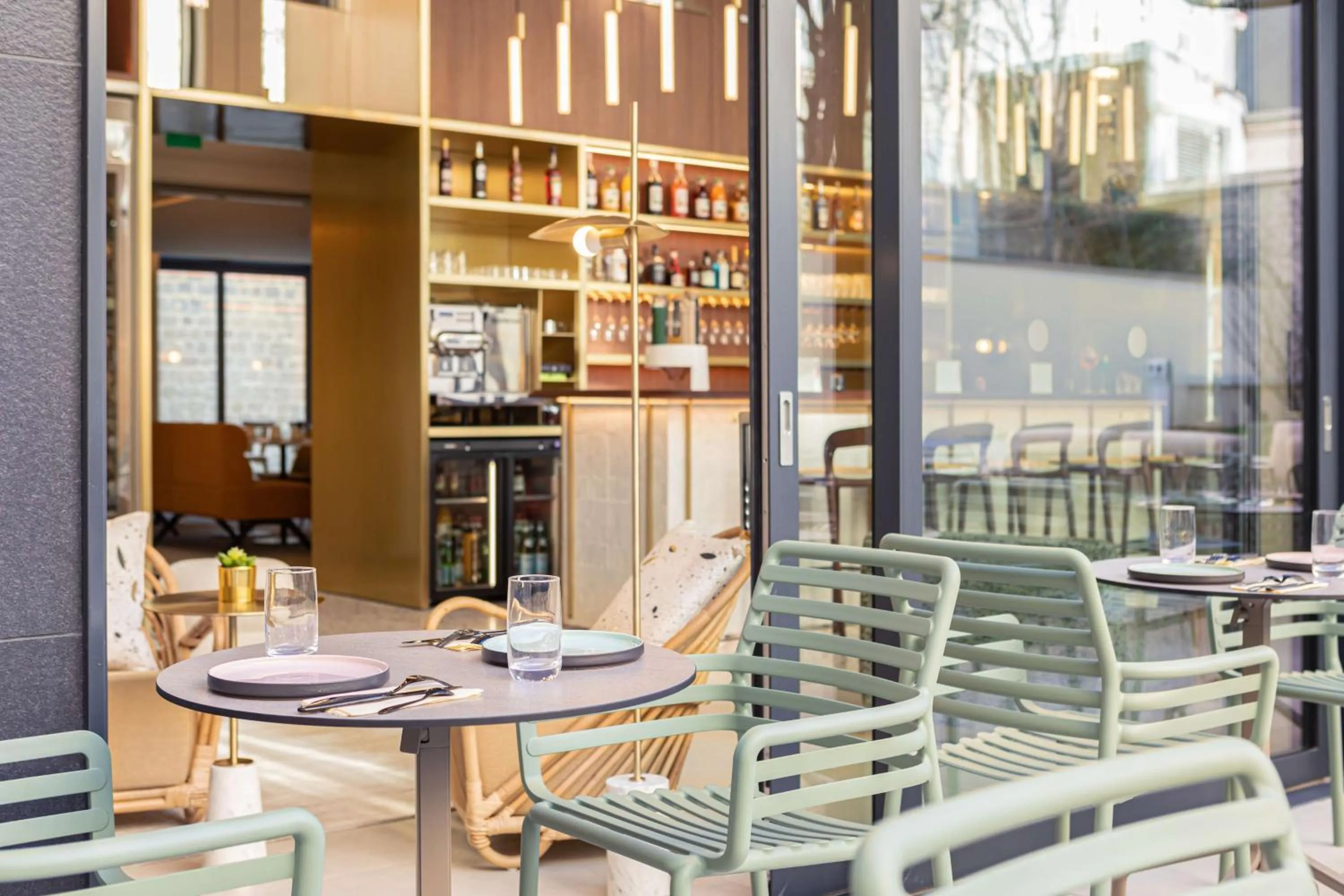 Lounge or bar in Hotel Yac Paris Clichy, a member of Radisson Individuals