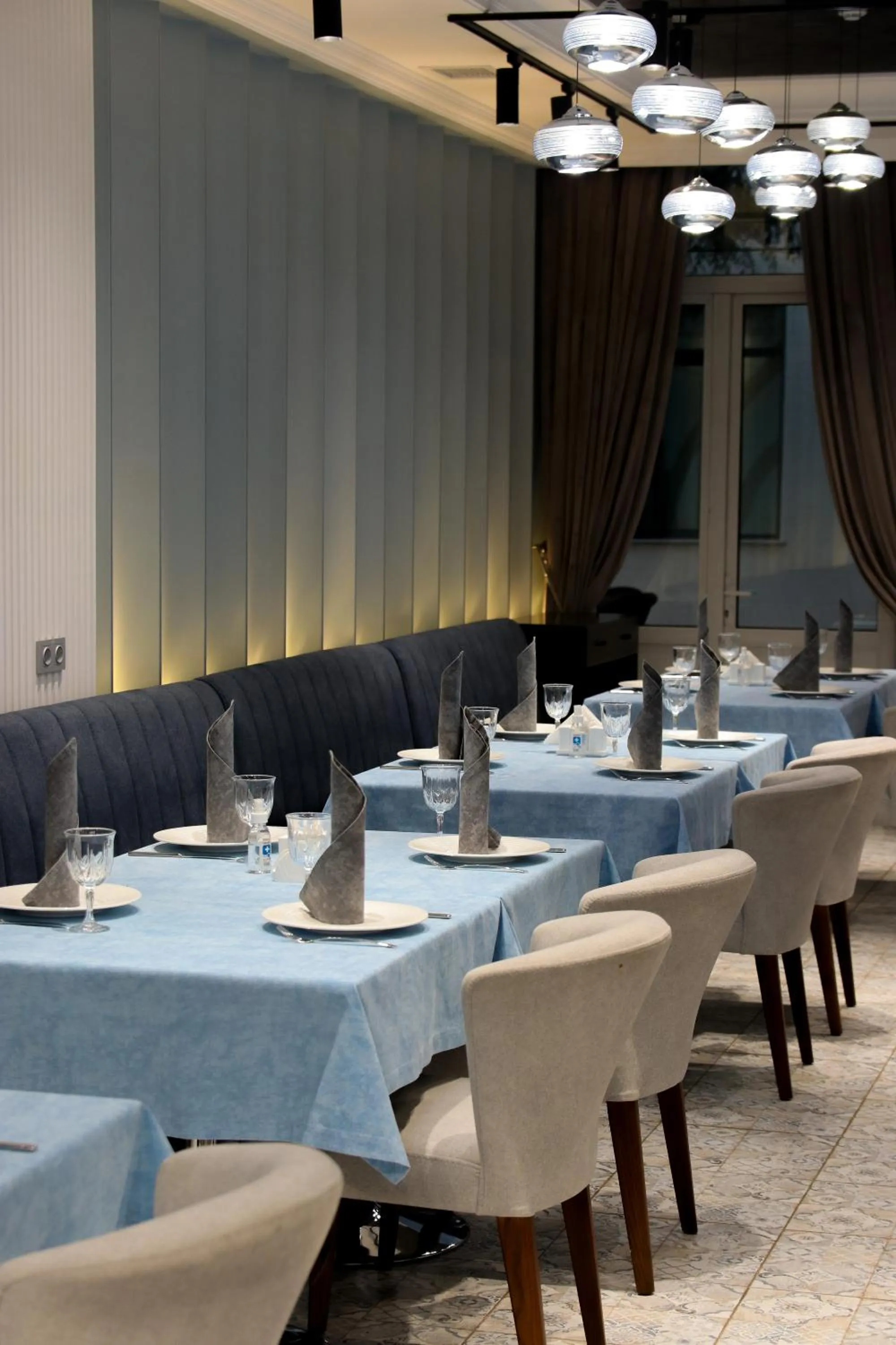 Restaurant/places to eat in Green Park Hotel