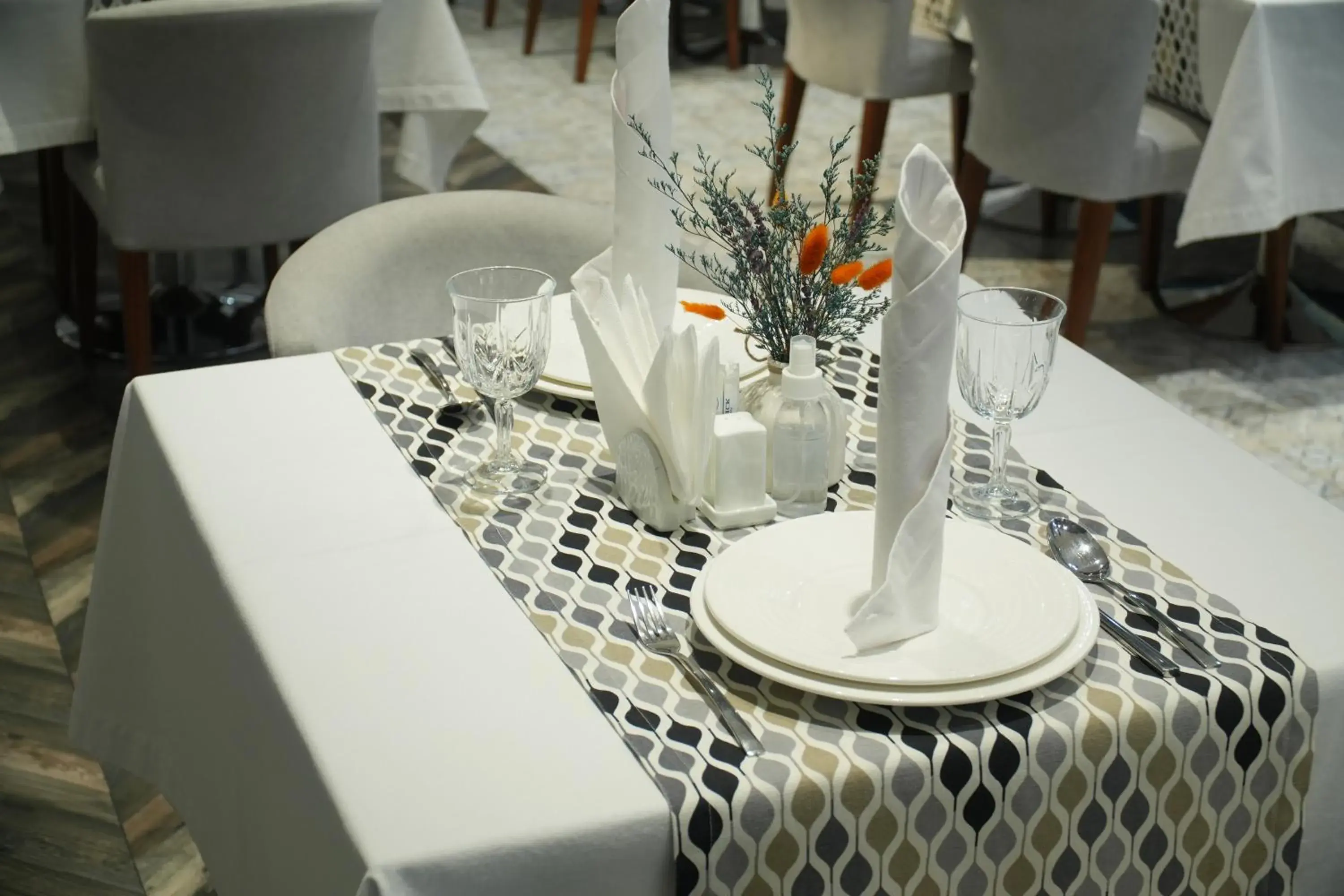 Restaurant/places to eat in Green Park Hotel Restaurant/places to eat in Green Park Hotel