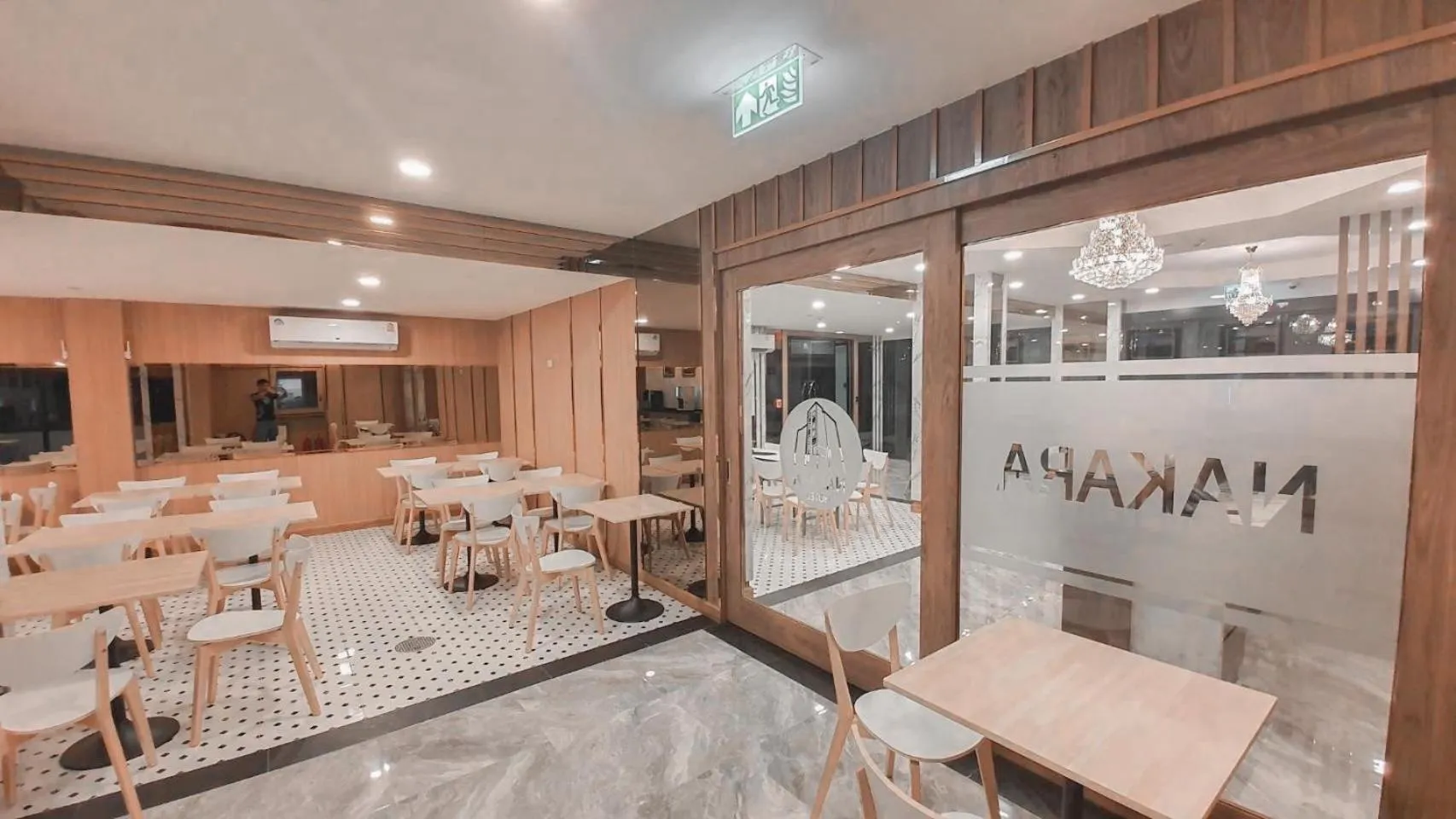 Restaurant/places to eat in Nakara Hotel, Ubon Ratchathani