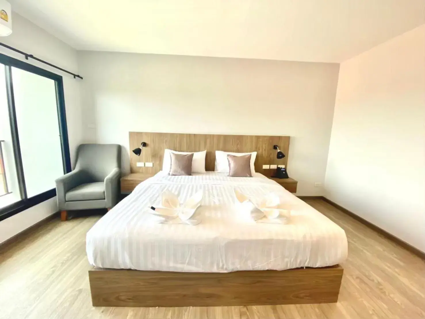 Bedroom, Bed in Nakara Hotel, Ubon Ratchathani Bedroom, Bed in Nakara Hotel, Ubon Ratchathani