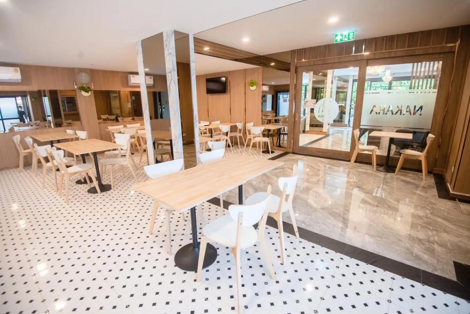 Restaurant/places to eat in Nakara Hotel, Ubon Ratchathani