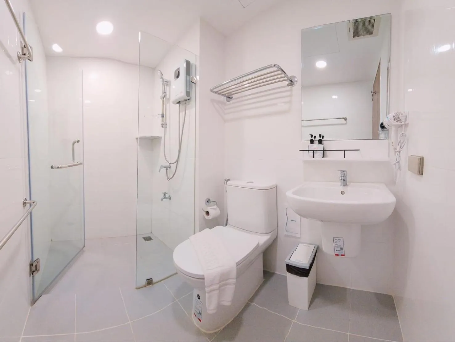 Shower in Nakara Hotel, Ubon Ratchathani